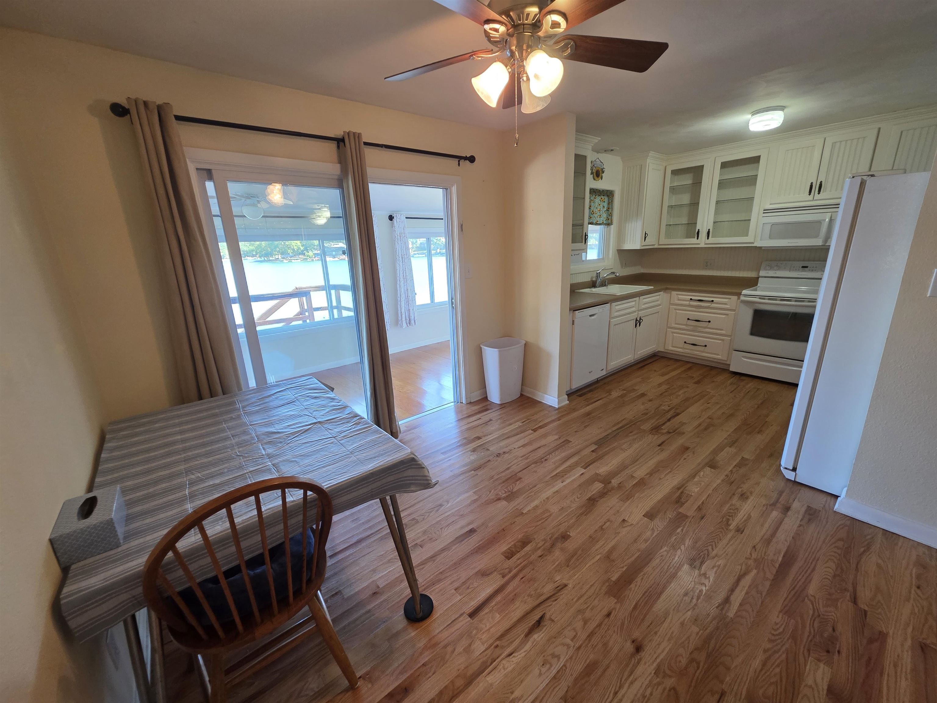 14 W Lake Estates Circle Property Photo 8