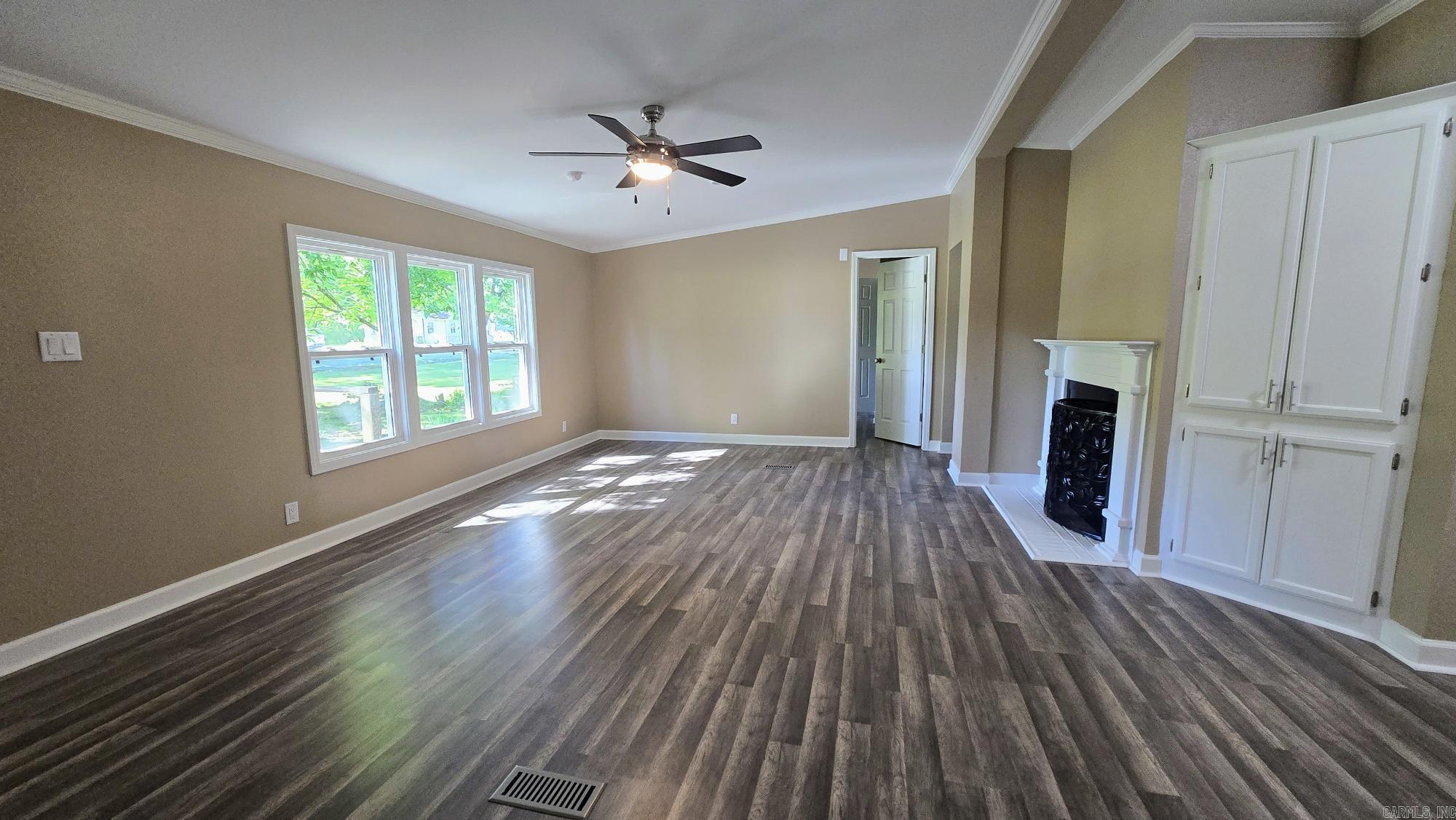 15921 Oak Street Property Photo 2