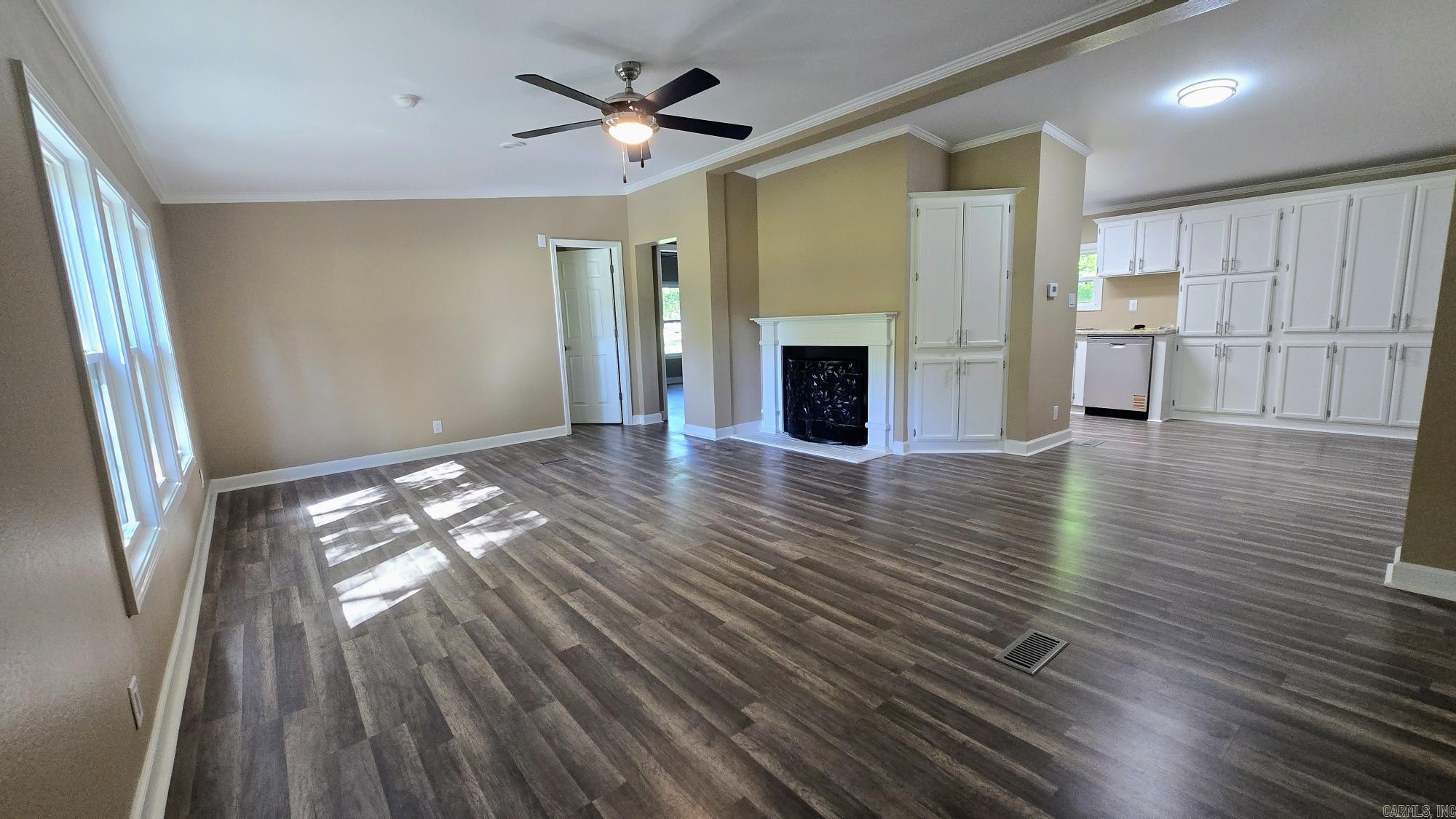 15921 Oak Street Property Photo 3