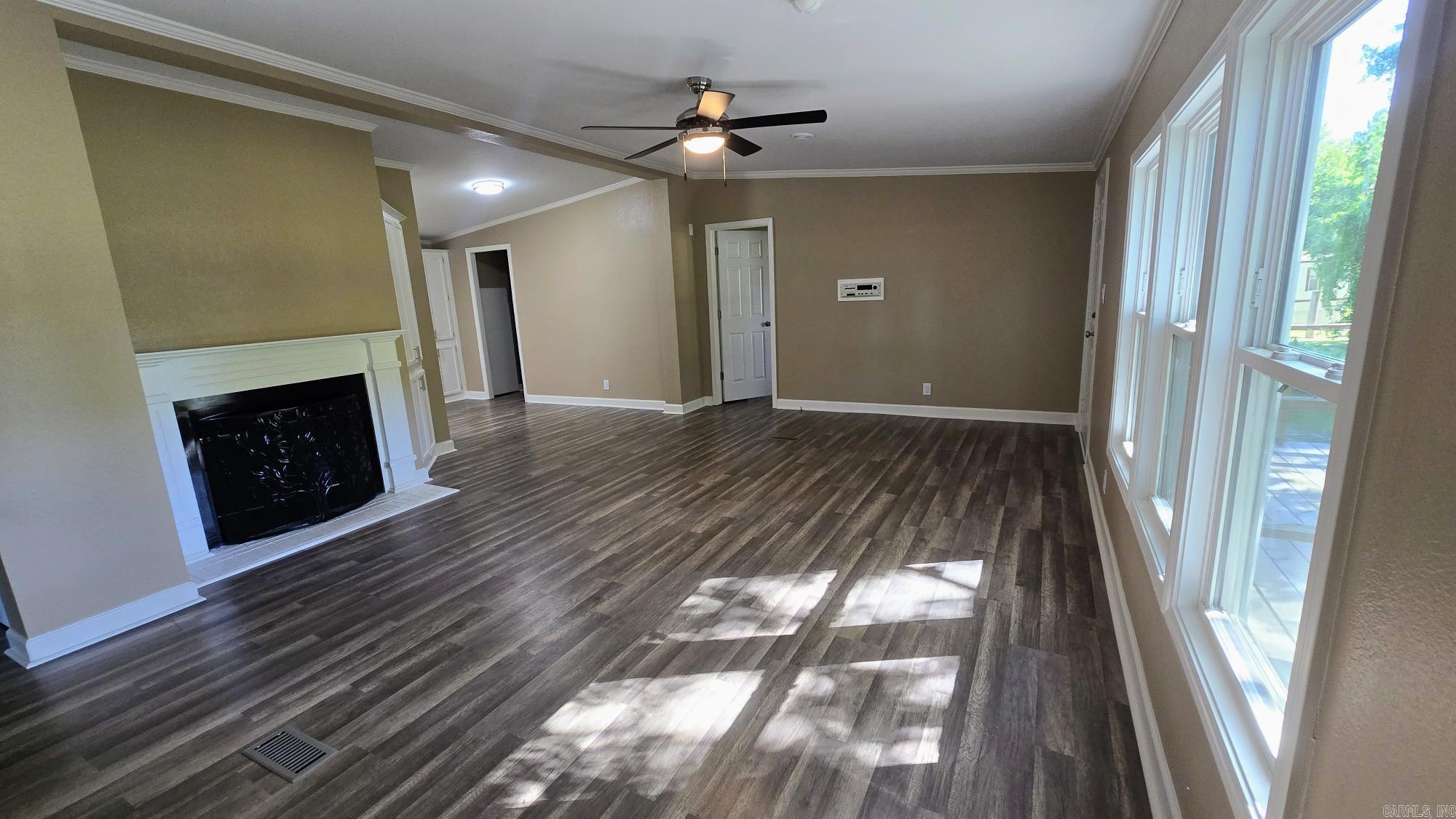 15921 Oak Street Property Photo 4