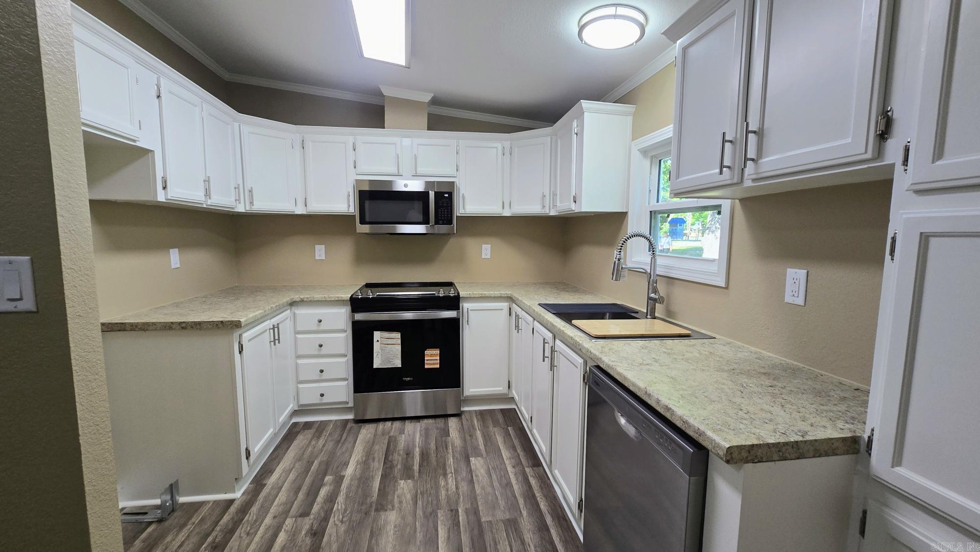 15921 Oak Street Property Photo 8