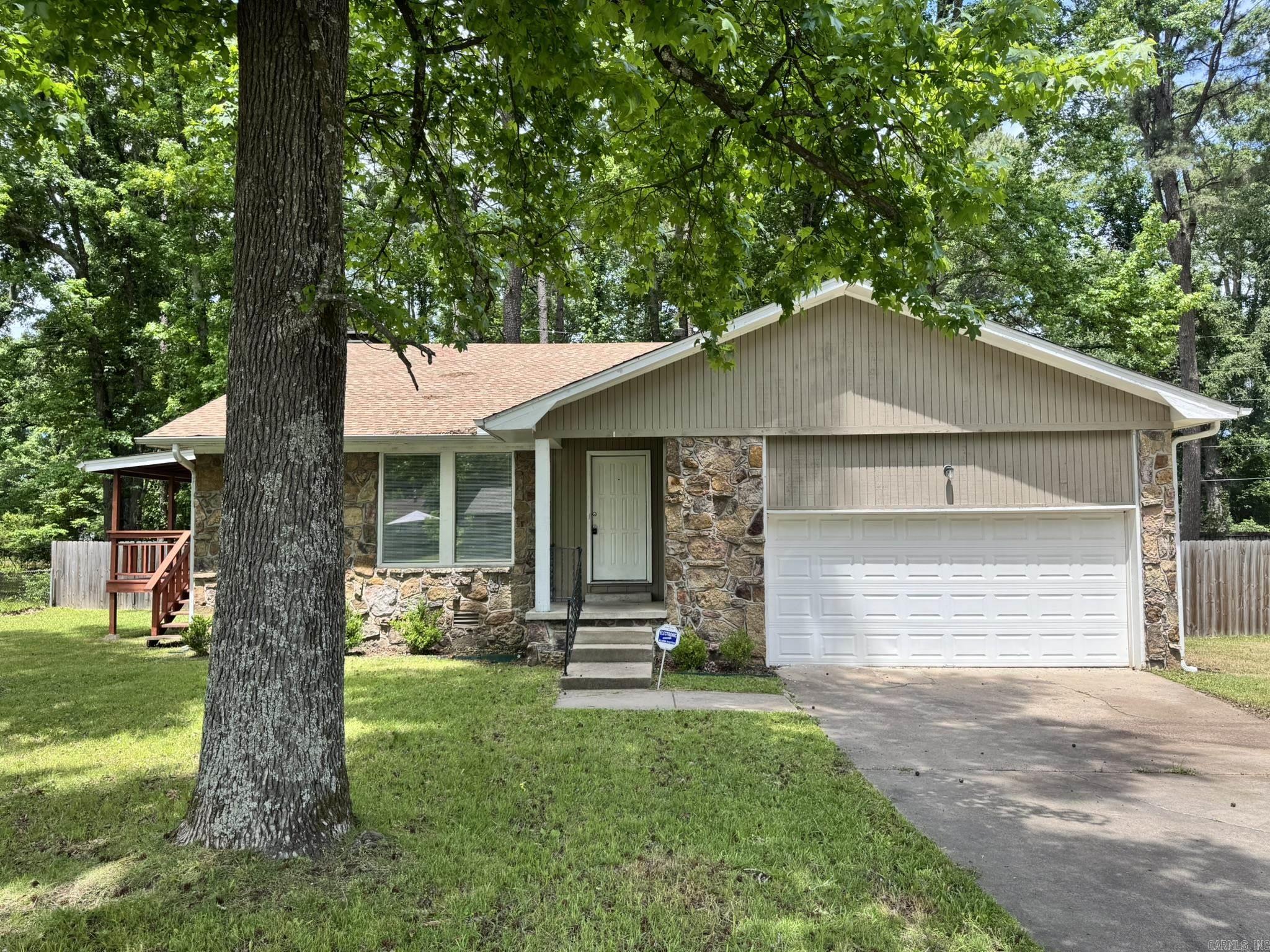 104 Foxdell Circle Property Photo 1