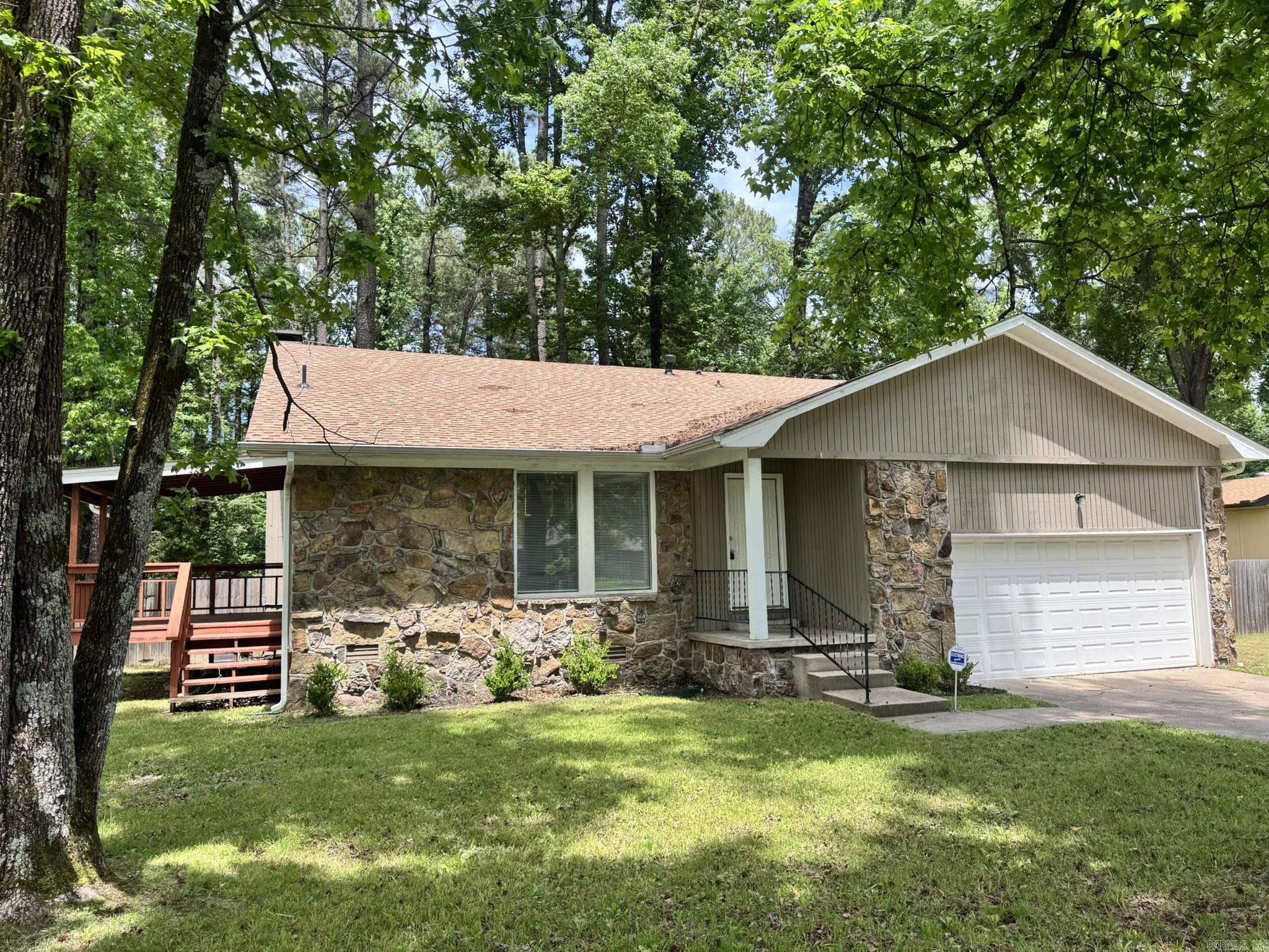 104 Foxdell Circle Property Photo 2
