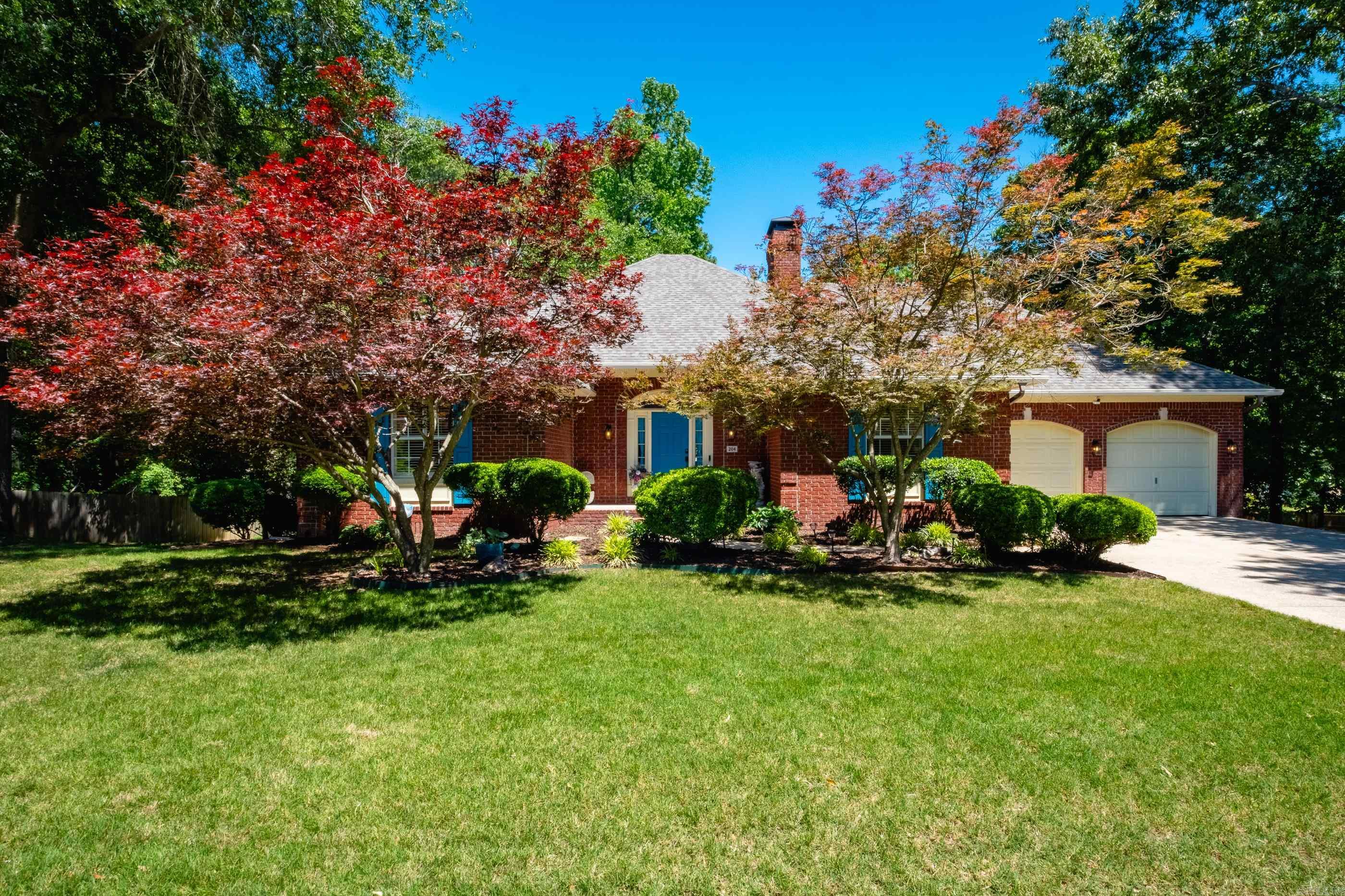 204 Fair Oaks Drive Property Photo 1
