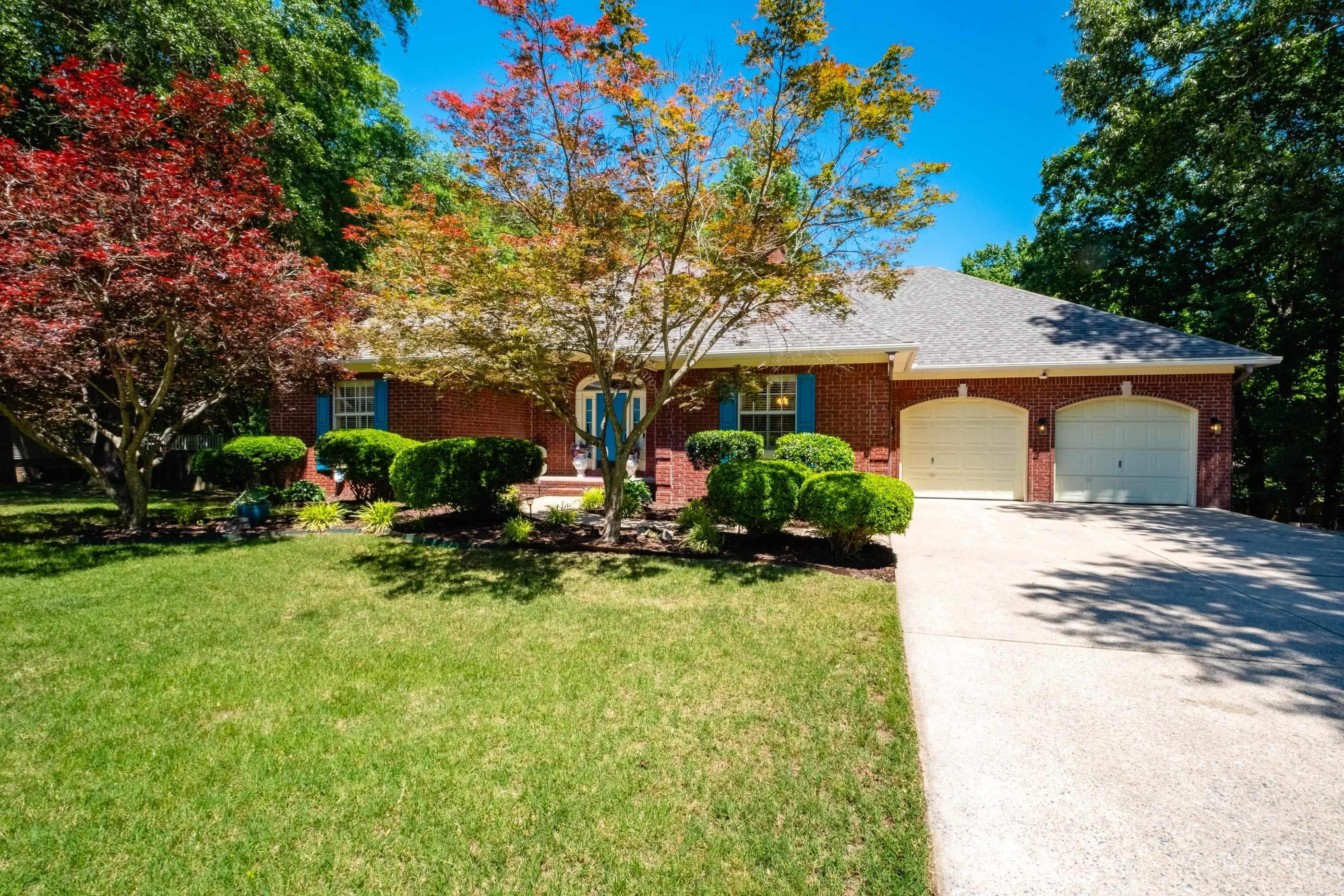 204 Fair Oaks Drive Property Photo 2