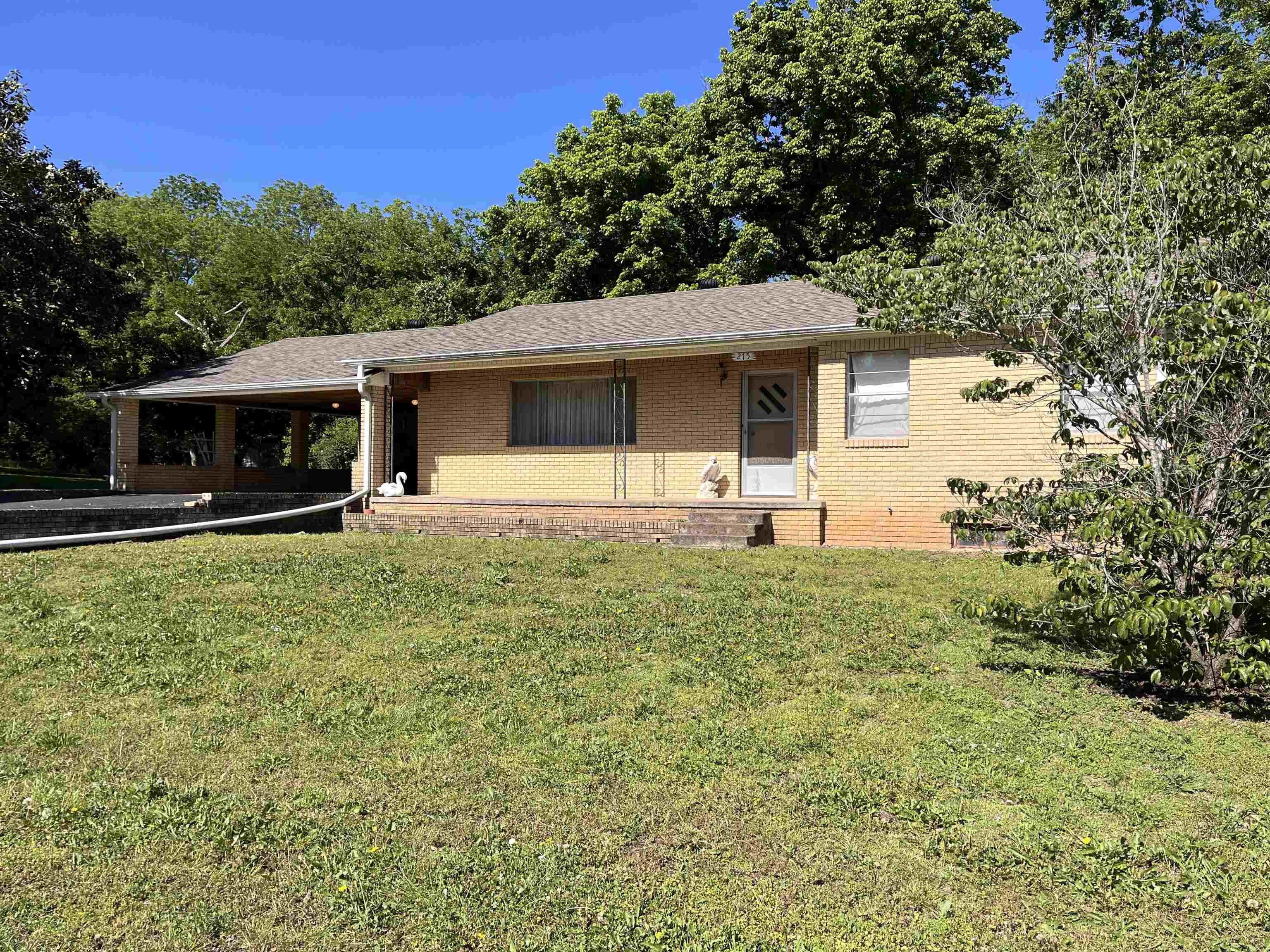 275 S Third Street Property Photo 4