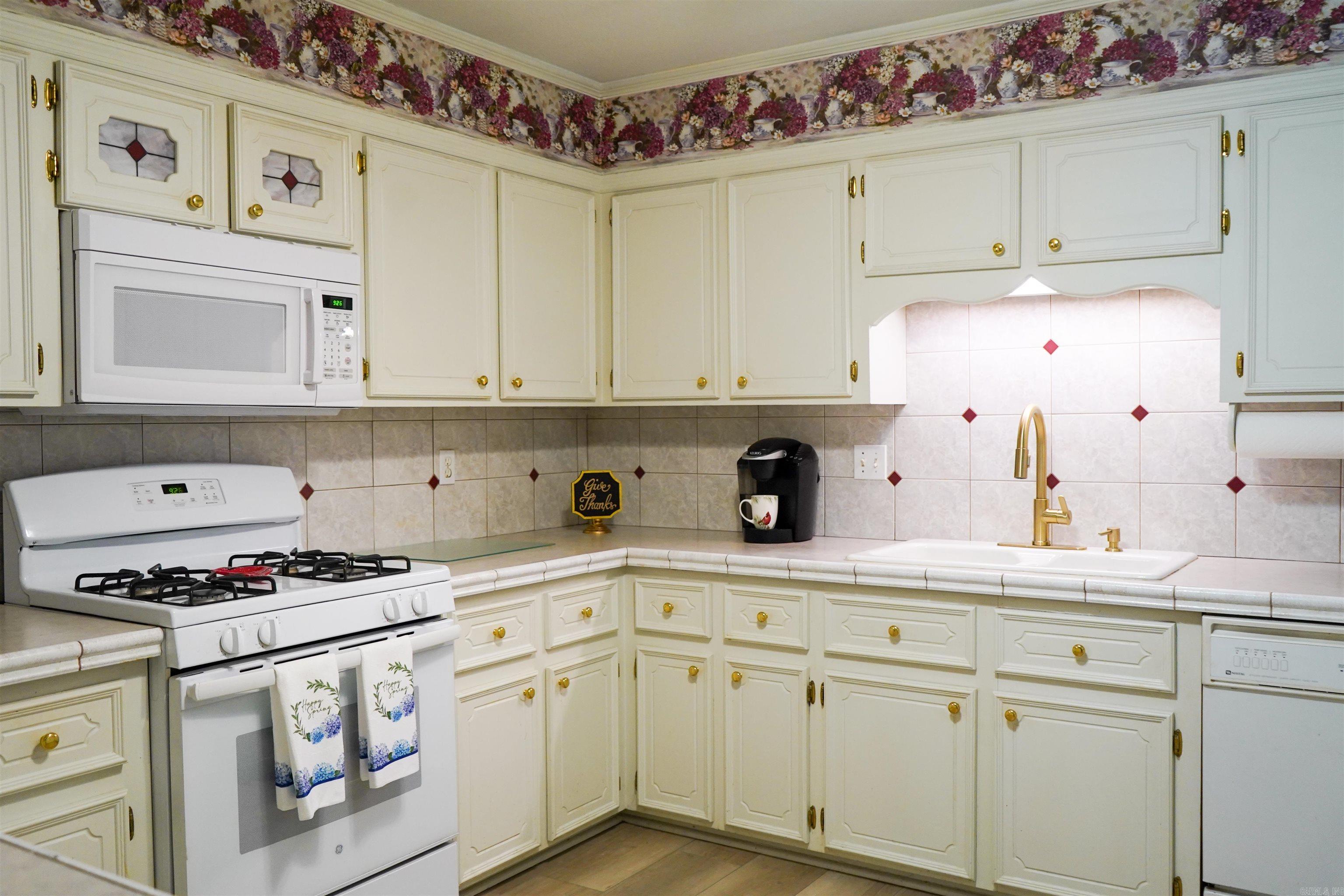 8901 Dawn Drive Property Photo 5