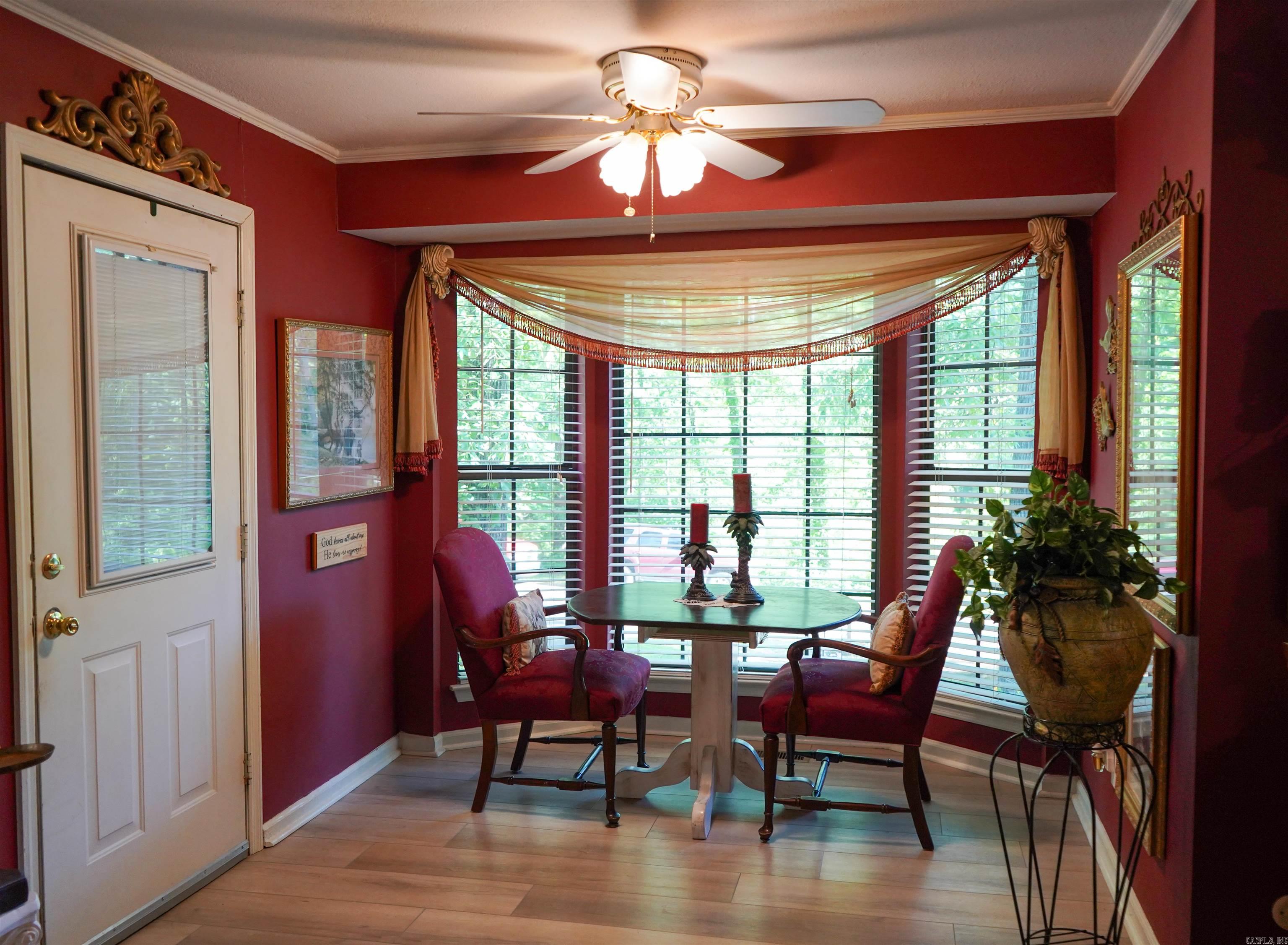 8901 Dawn Drive Property Photo 6