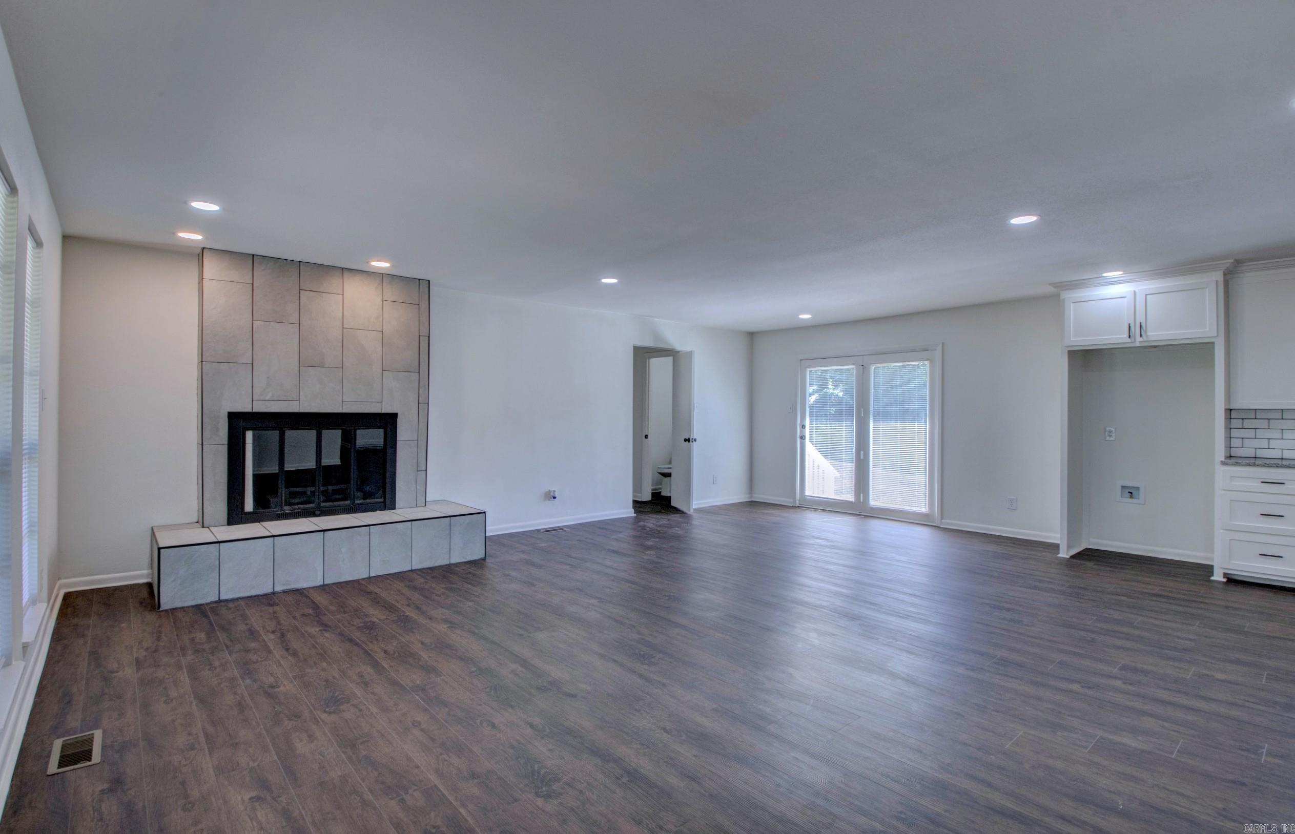 9758 Clove Road Property Photo 3