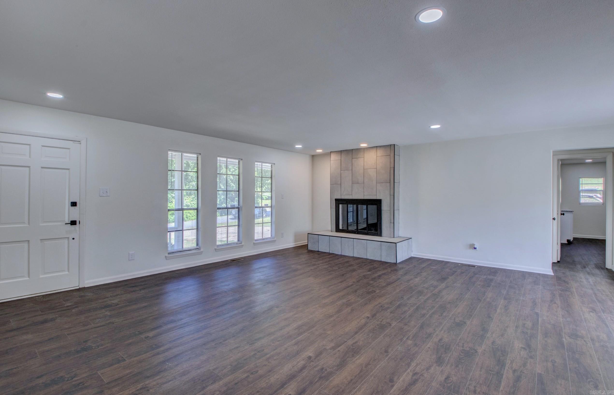 9758 Clove Road Property Photo 7