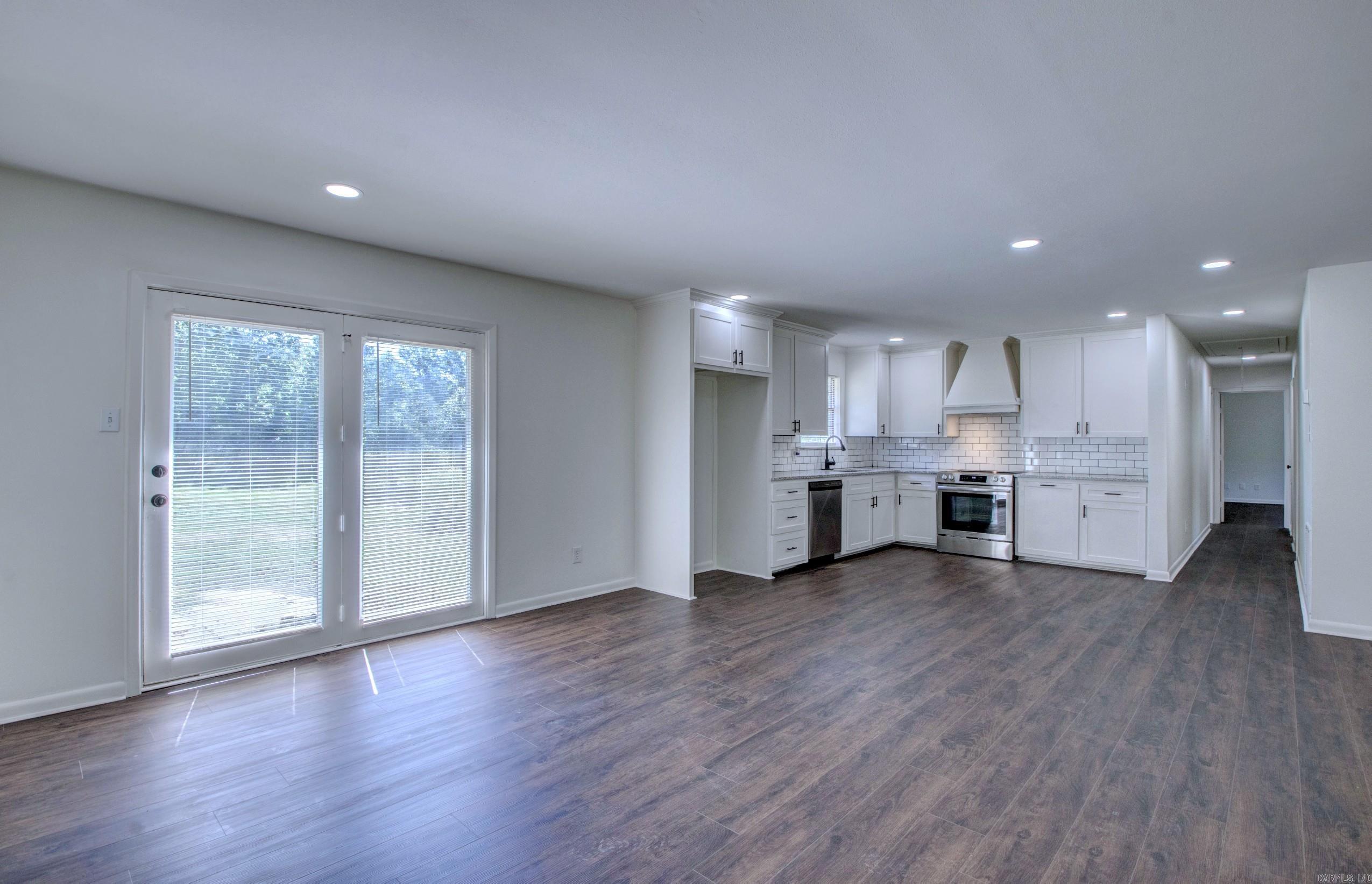 9758 Clove Road Property Photo 9