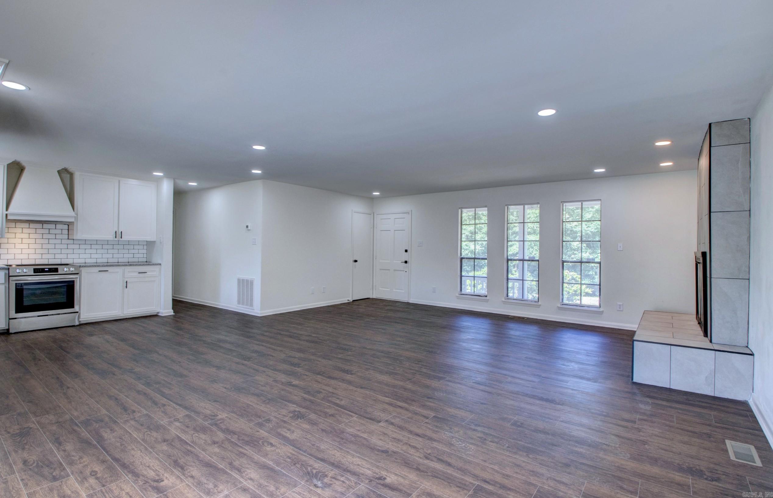 9758 Clove Road Property Photo 10