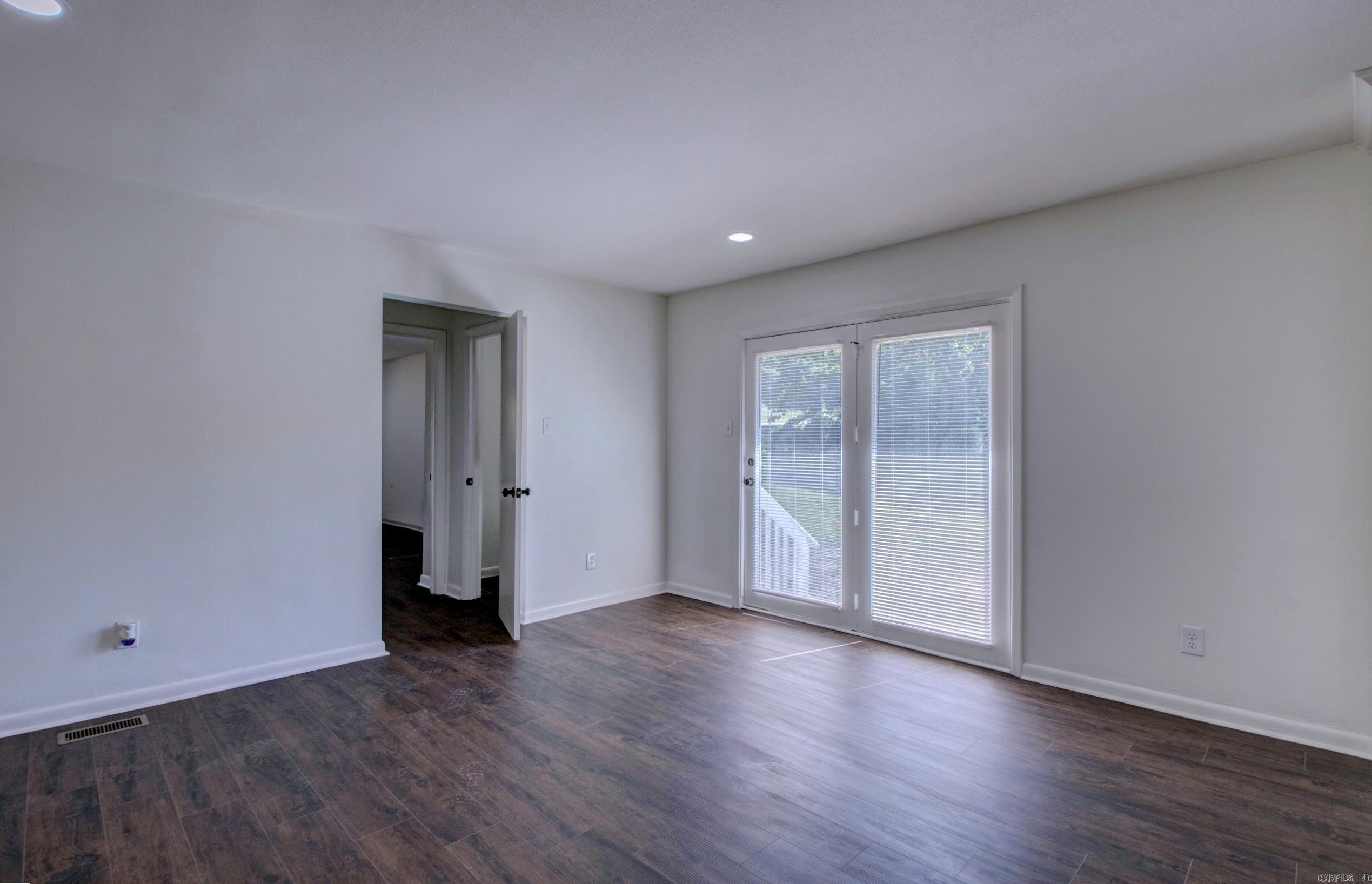 9758 Clove Road Property Photo 12