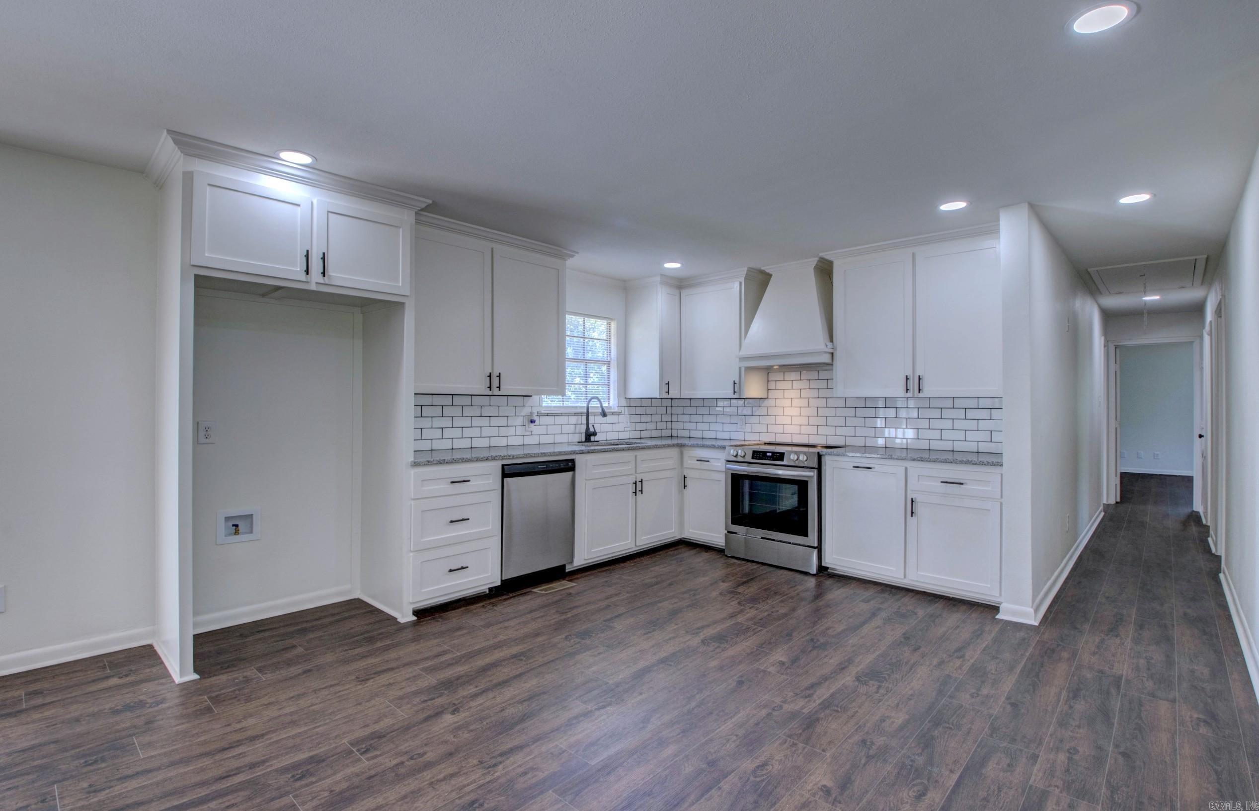 9758 Clove Road Property Photo 13
