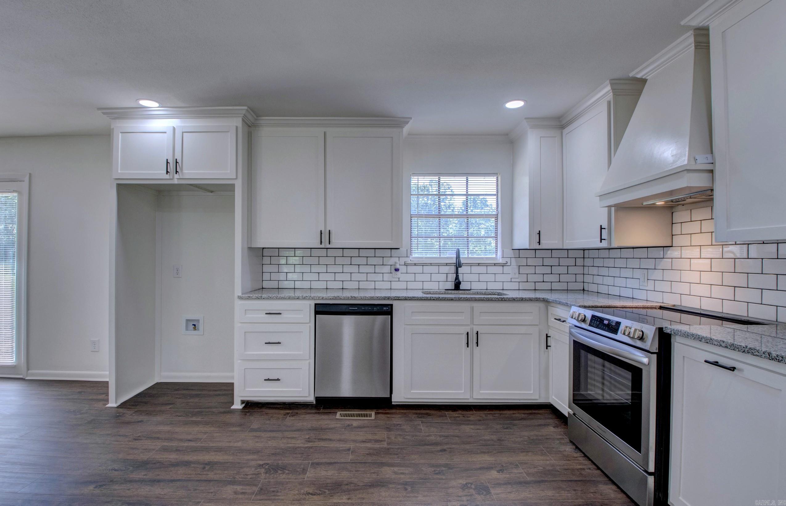 9758 Clove Road Property Photo 15