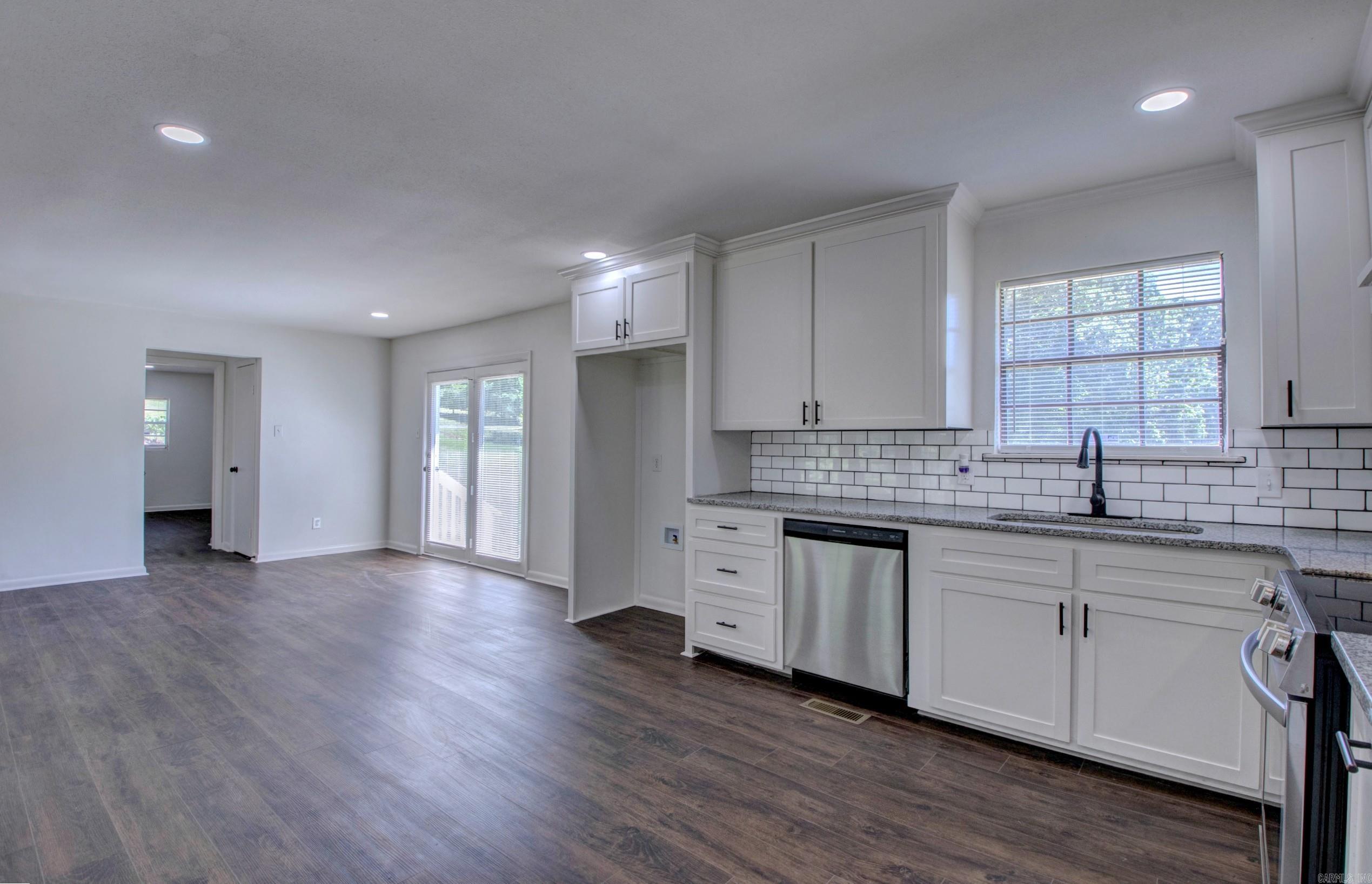 9758 Clove Road Property Photo 17