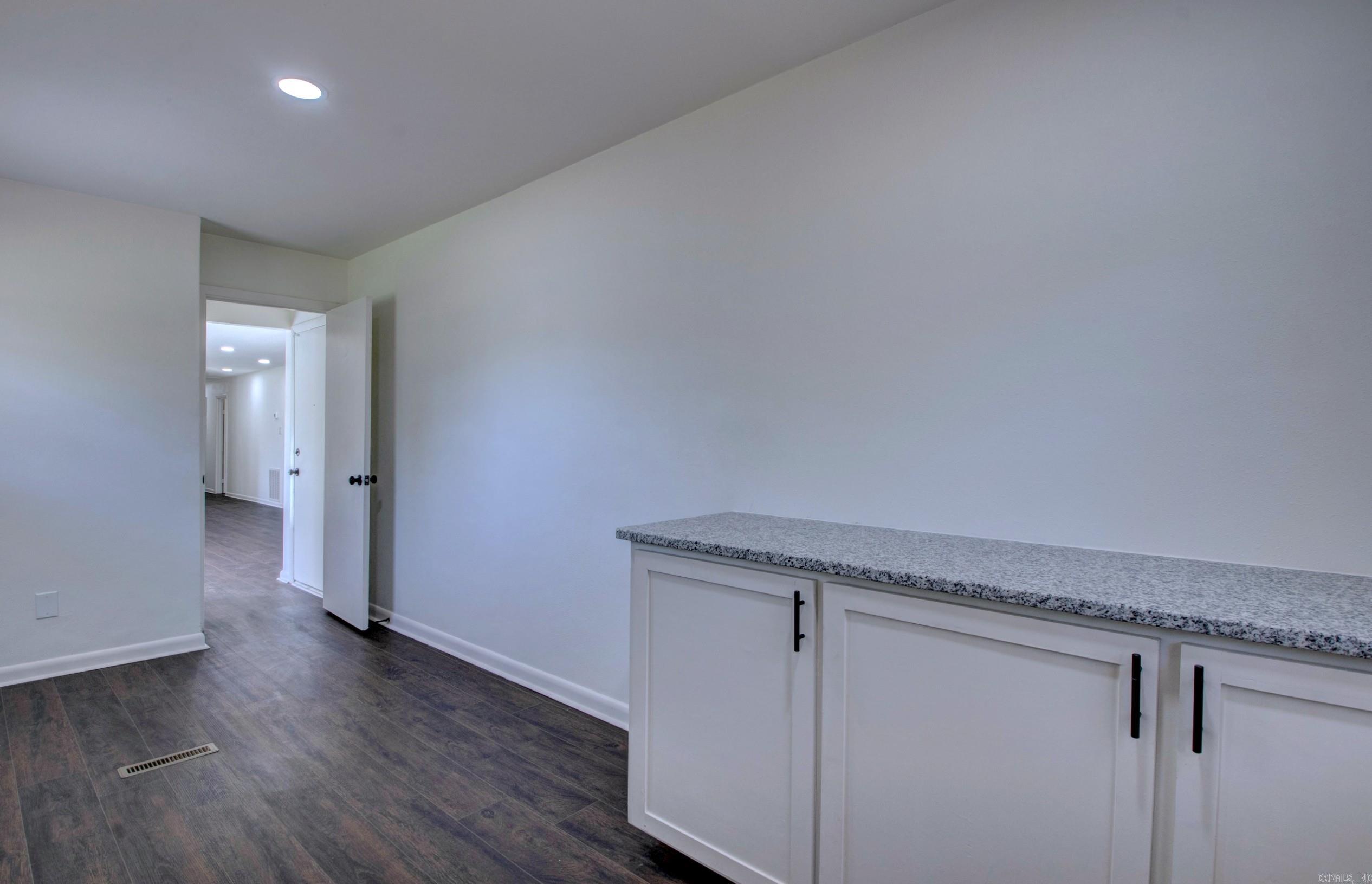 9758 Clove Road Property Photo 22
