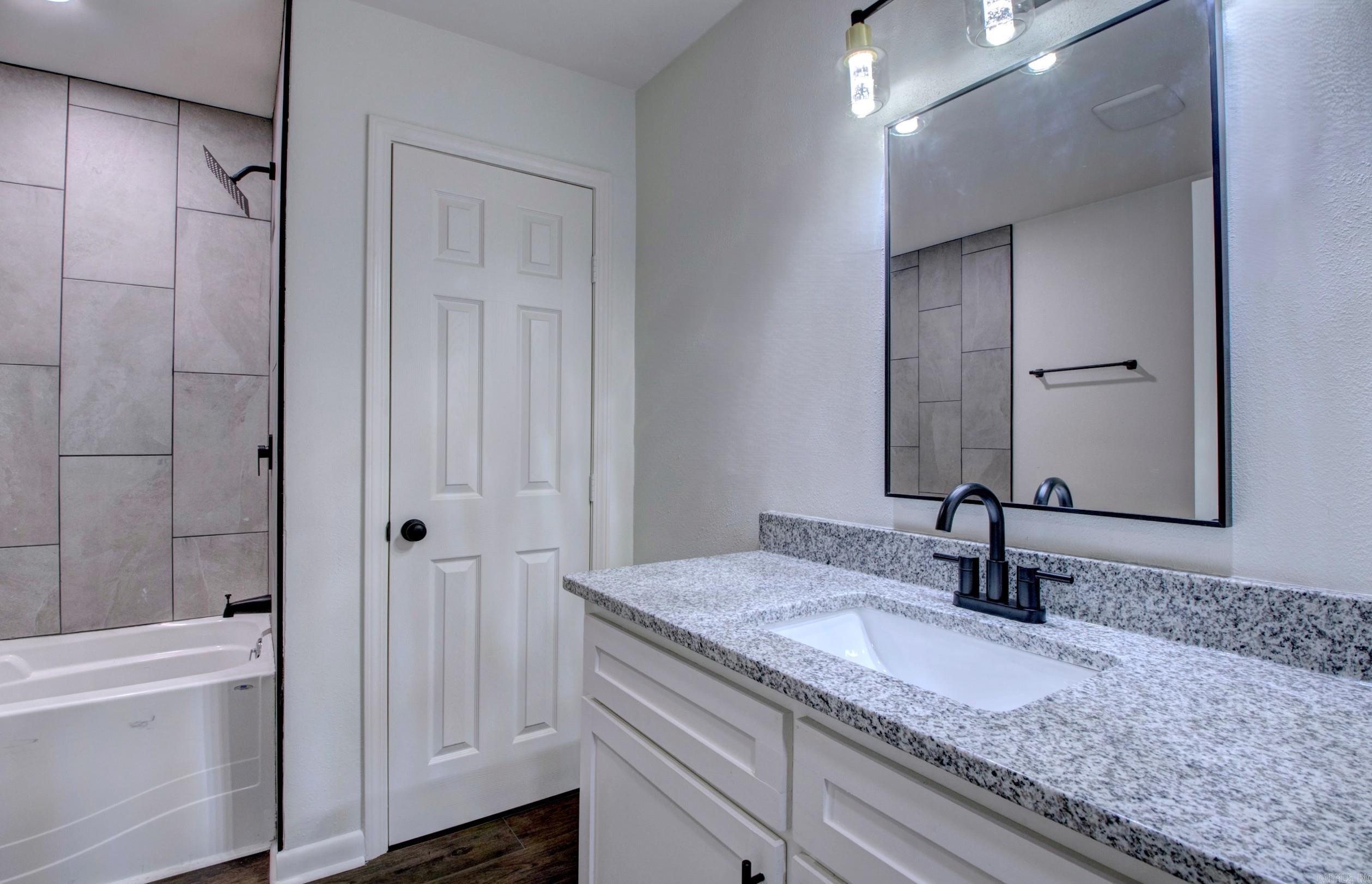 9758 Clove Road Property Photo 27