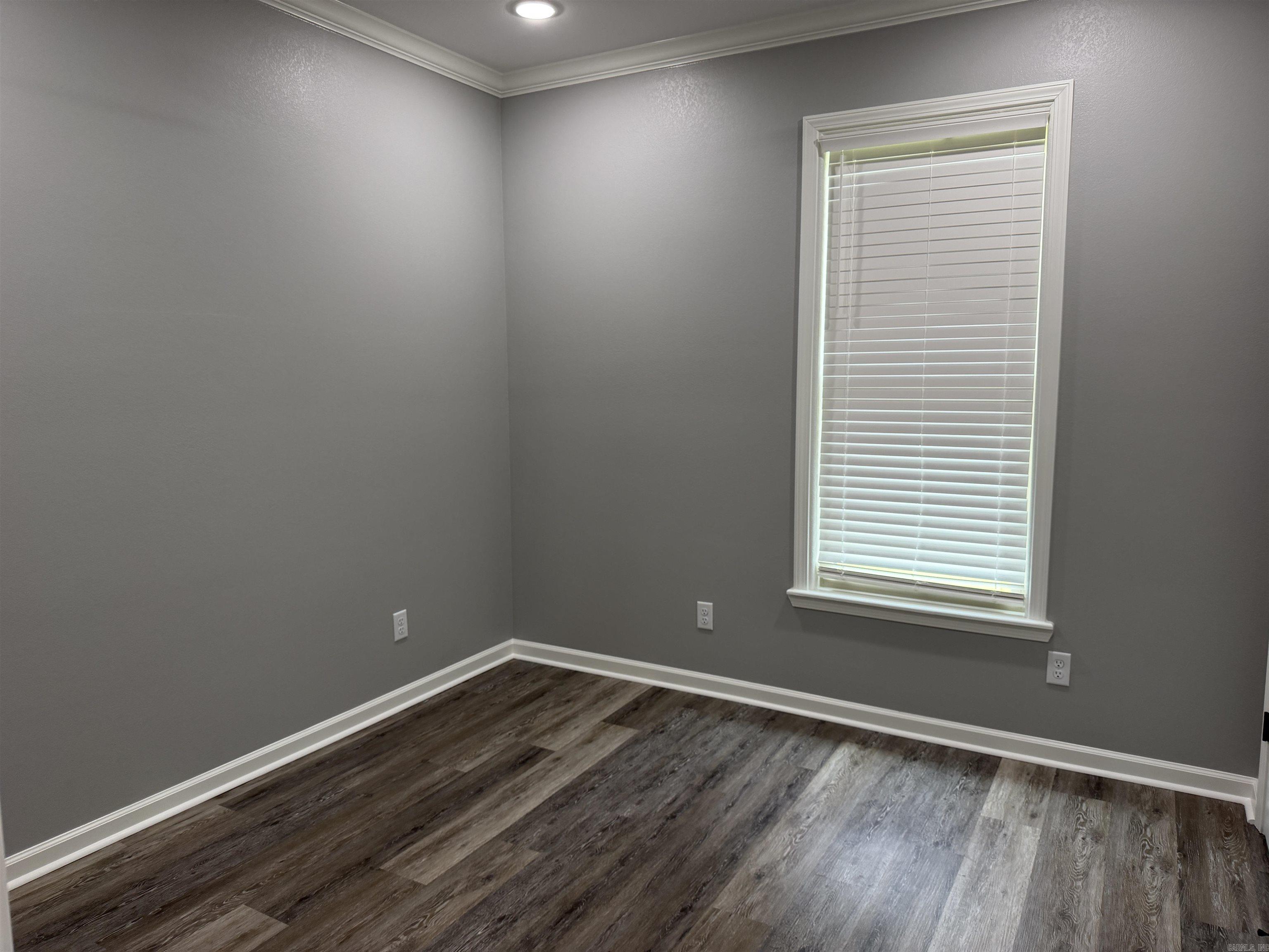 1302 E 41st Property Photo 17