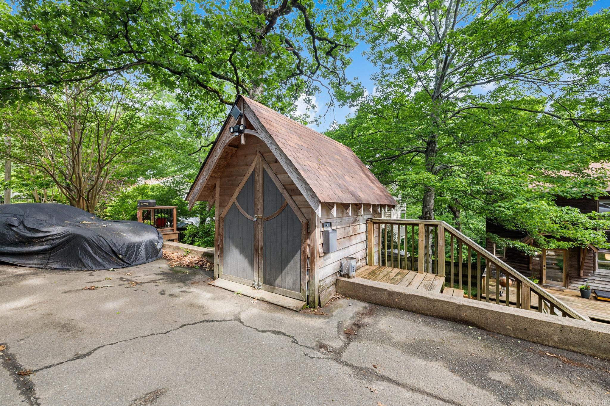 4611 N Lookout Property Photo 4