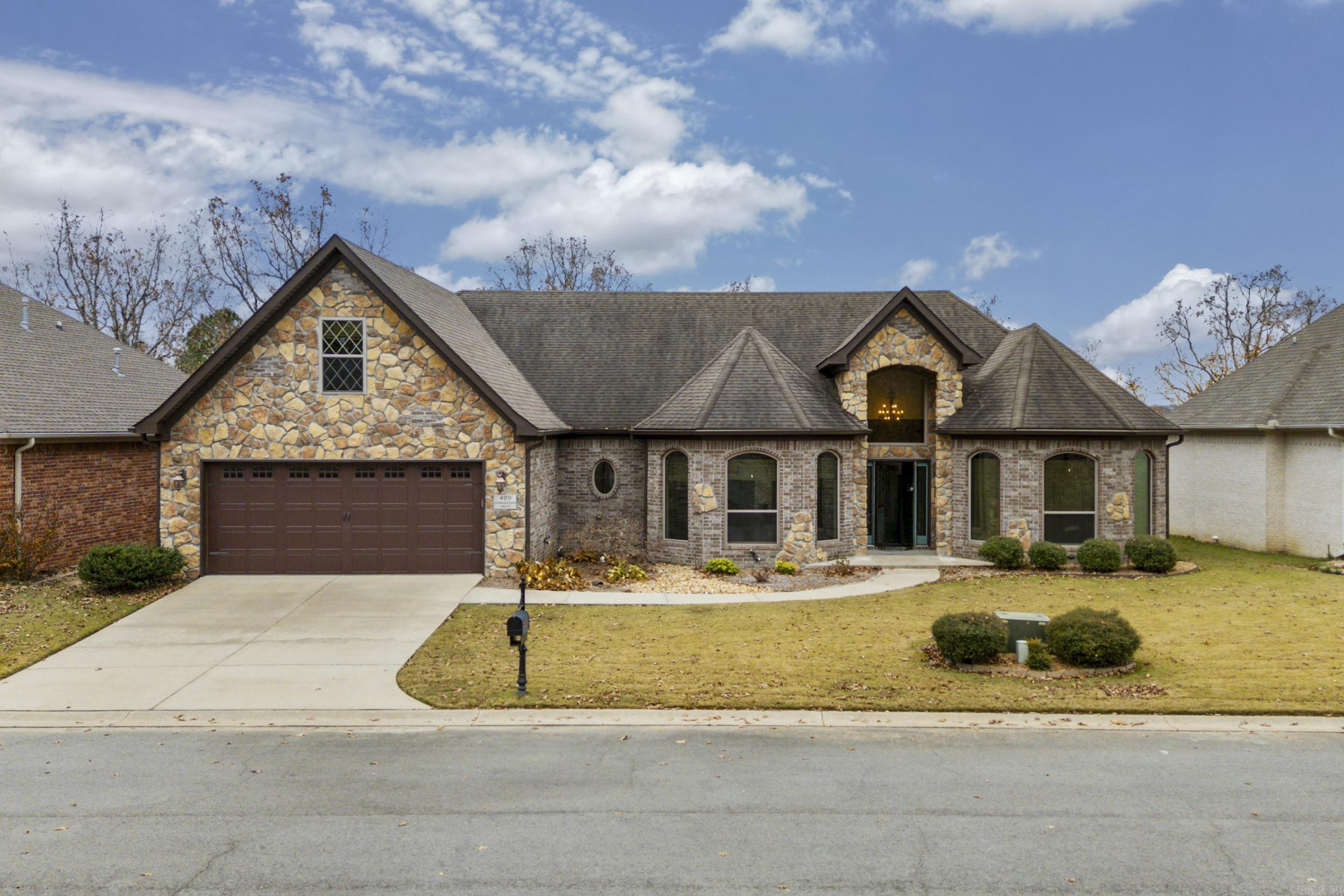 409 Cobblestone Dr Property Photo 1