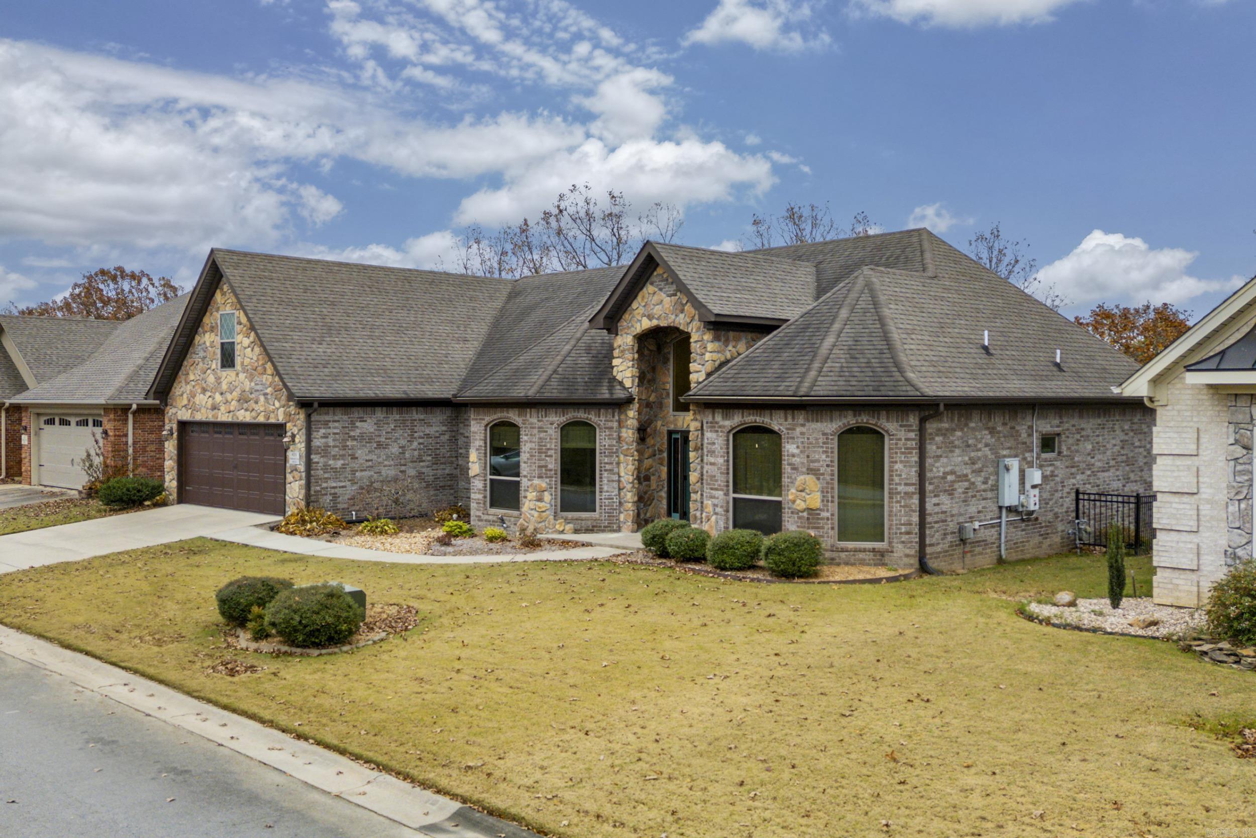 409 Cobblestone Dr Property Photo 2