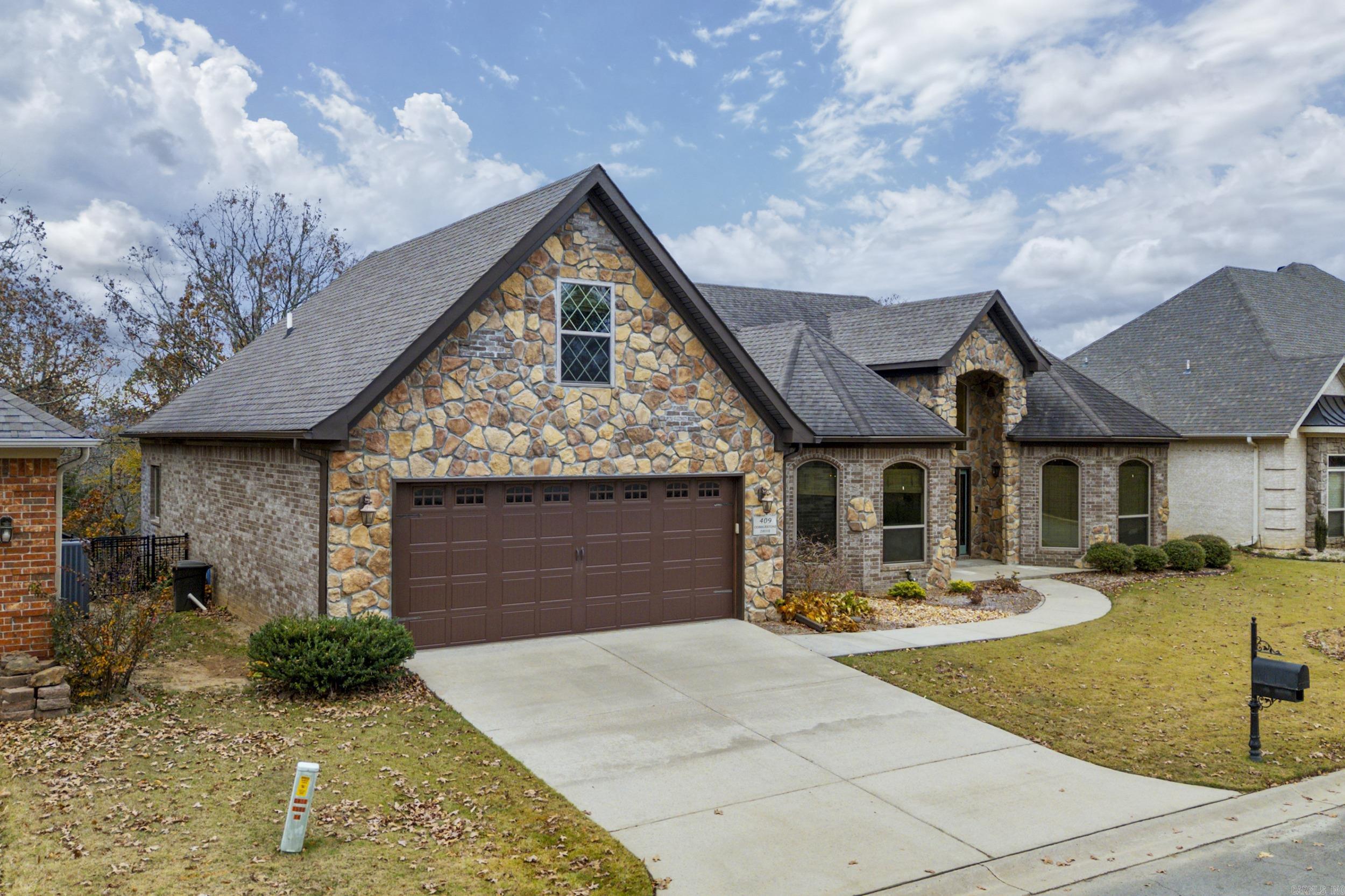409 Cobblestone Dr Property Photo 3