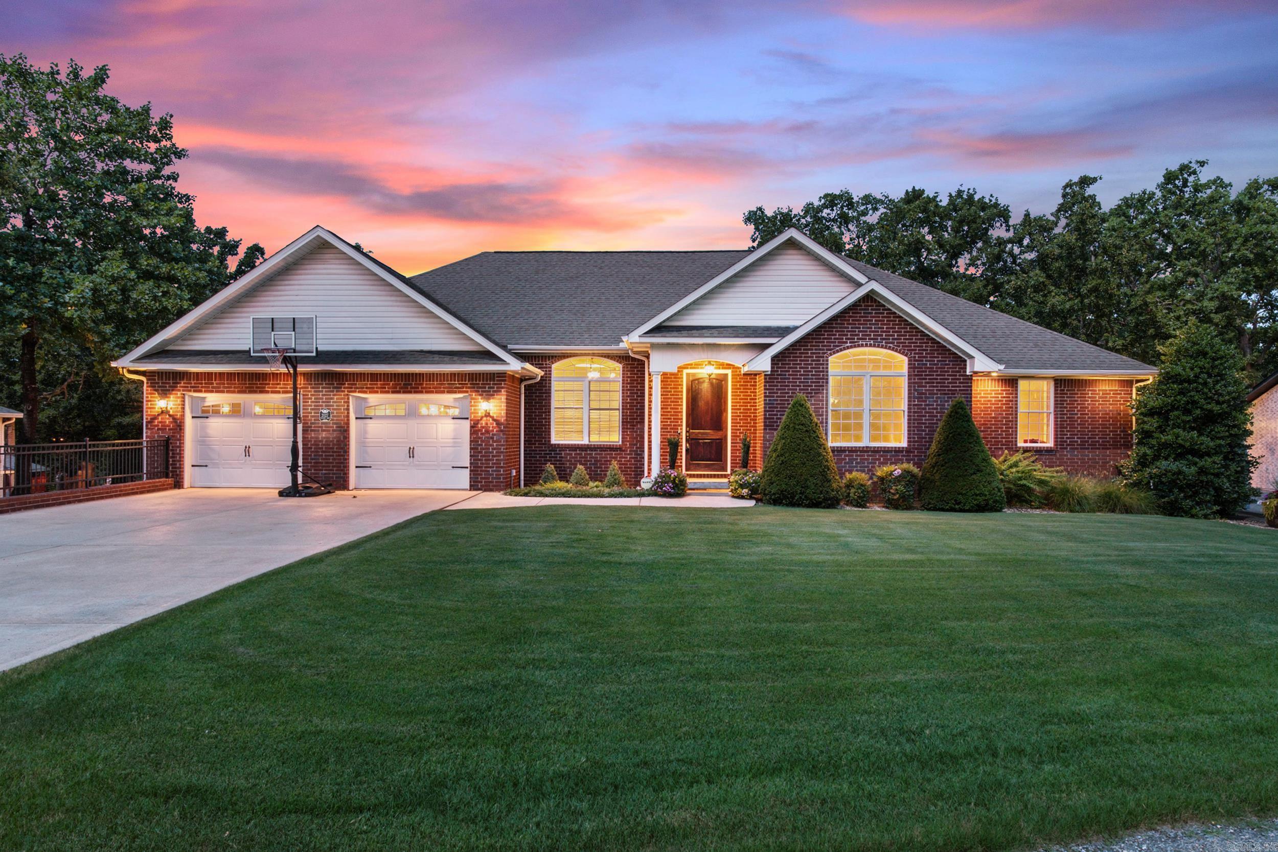 2027 Shadow Oak Drive Property Photo 1