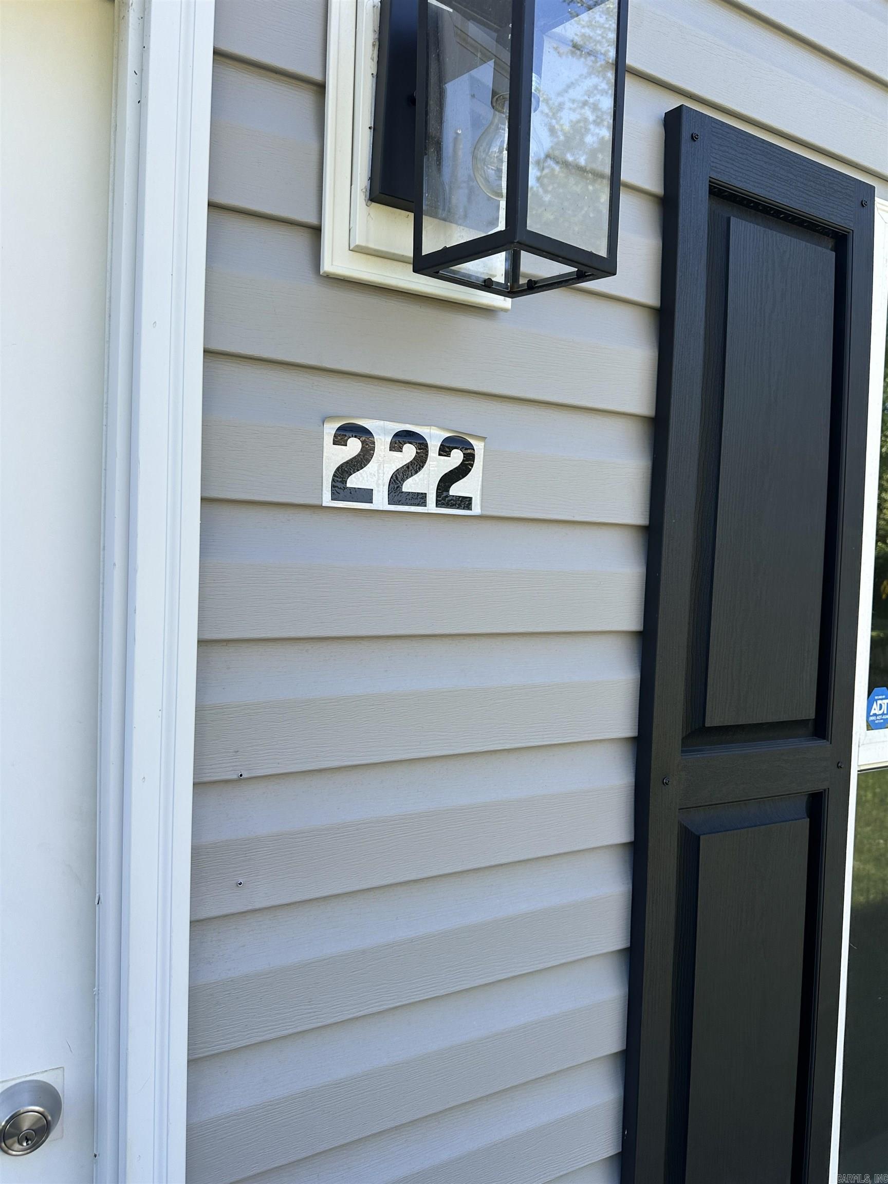 222 S Hamlin St Property Photo 4