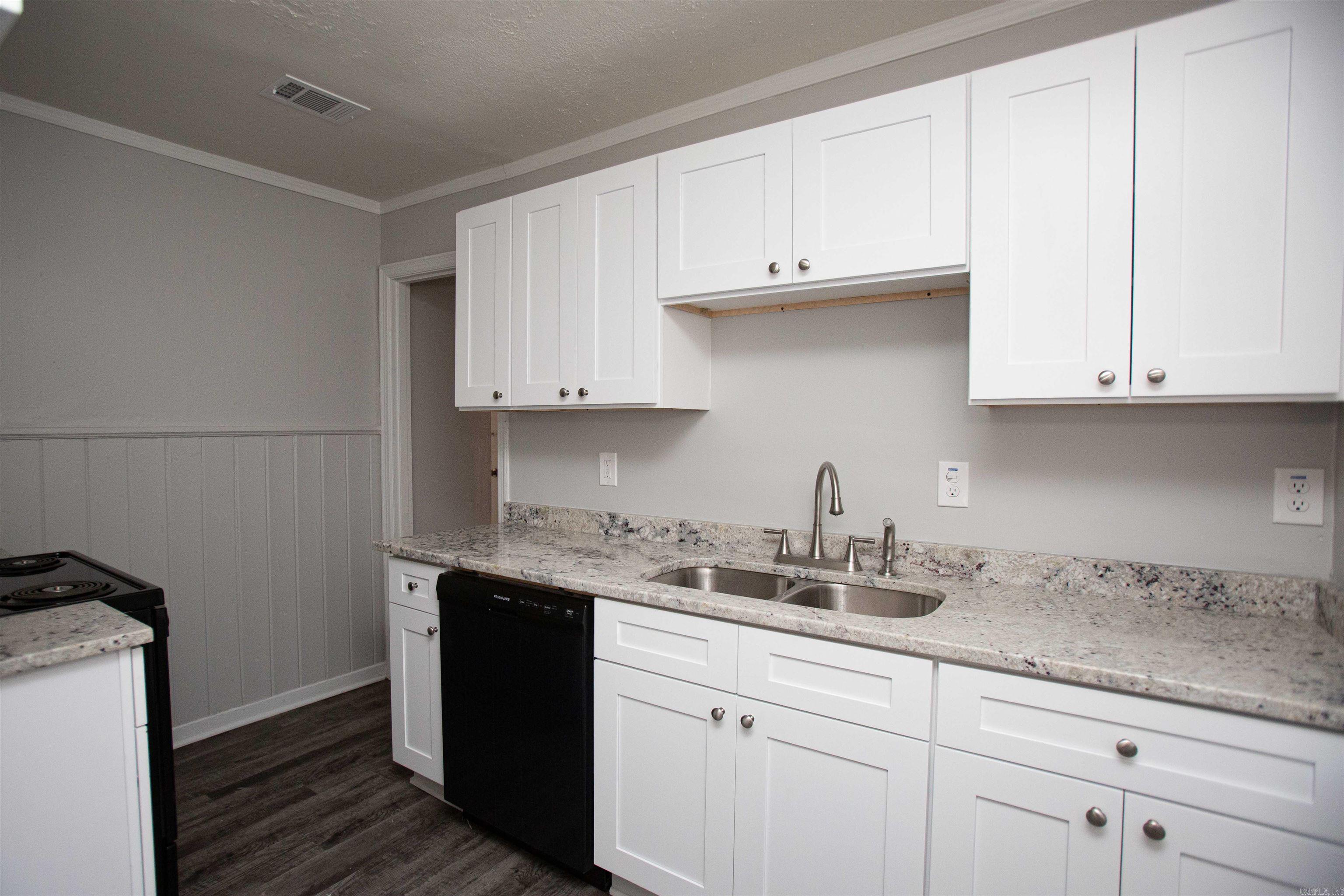 2408 Harrison Street Property Photo 4