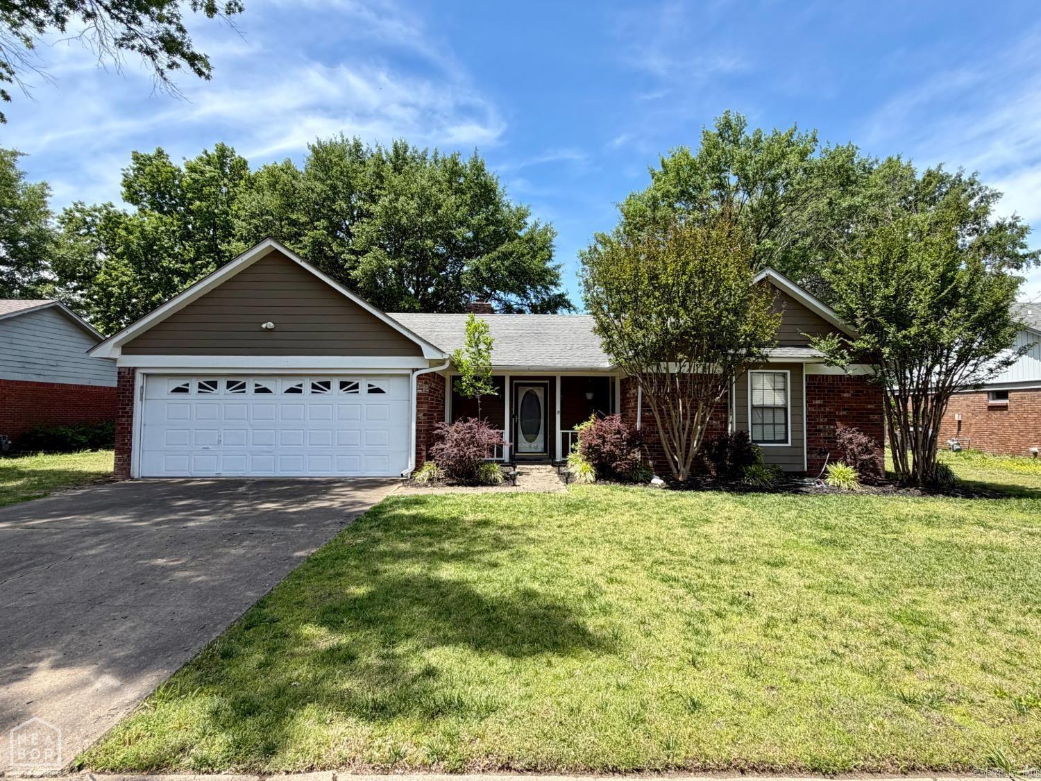 1206 Hickory Circle Property Photo 1