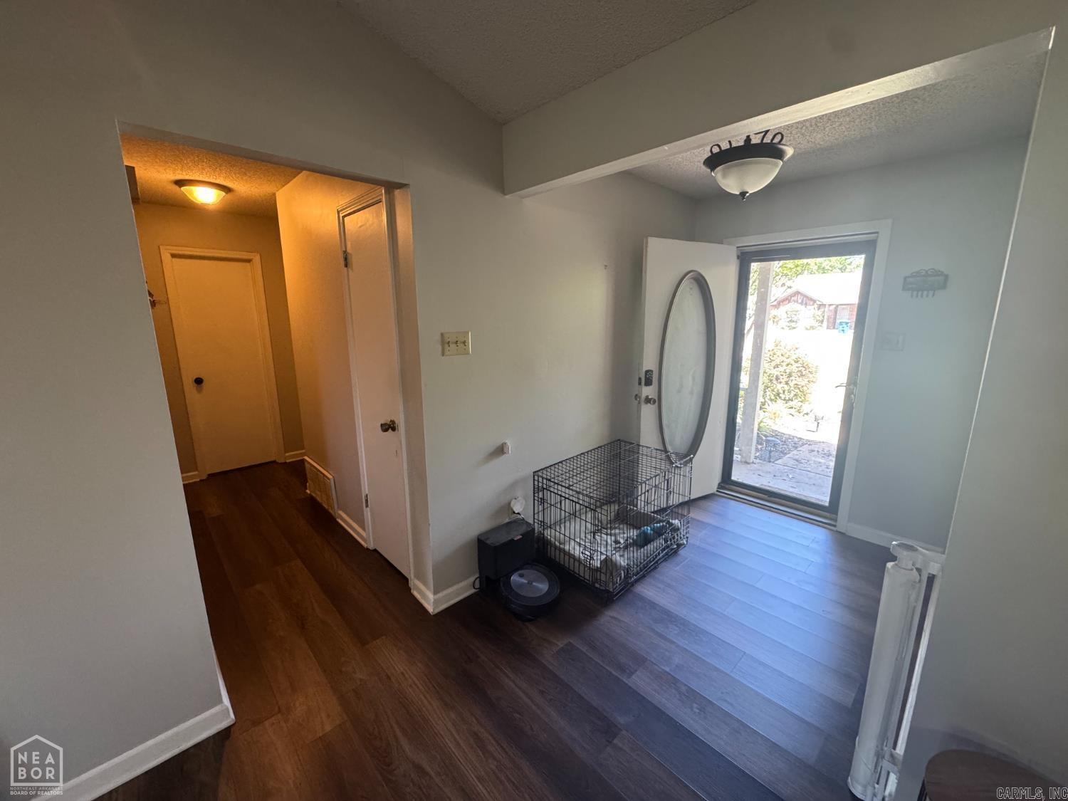 1206 Hickory Circle Property Photo 3