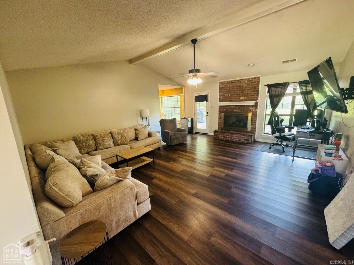 1206 Hickory Circle Property Photo 4