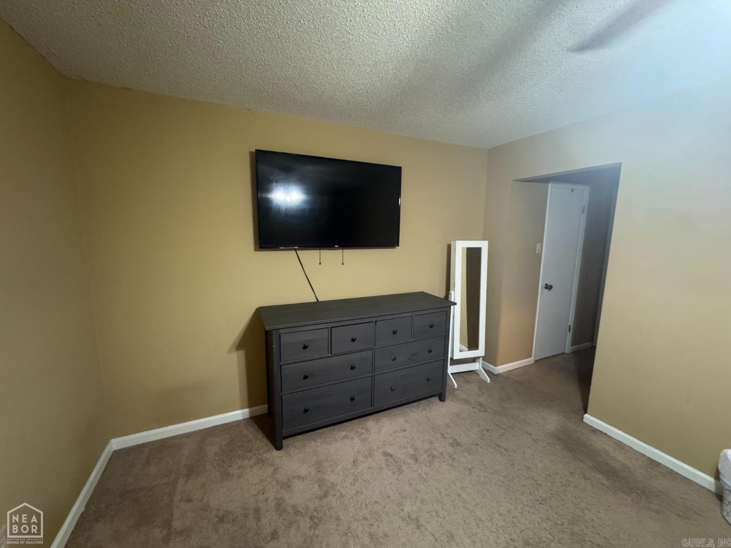 1206 Hickory Circle Property Photo 13