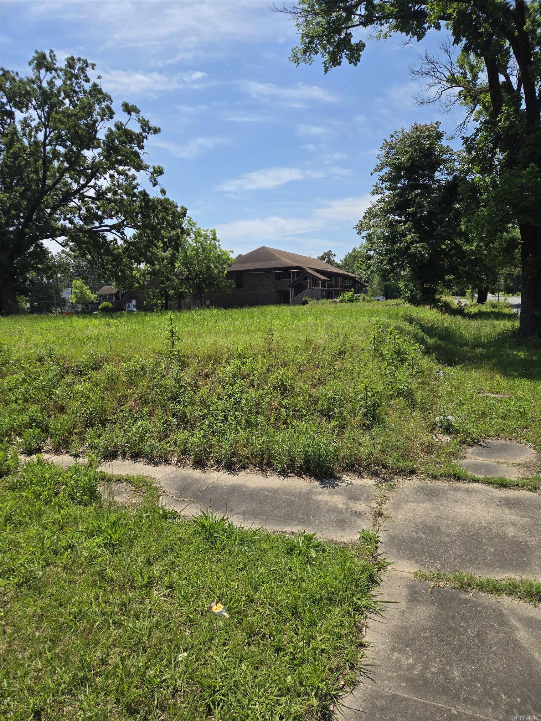 1120 W 12th Avenue Property Photo 2