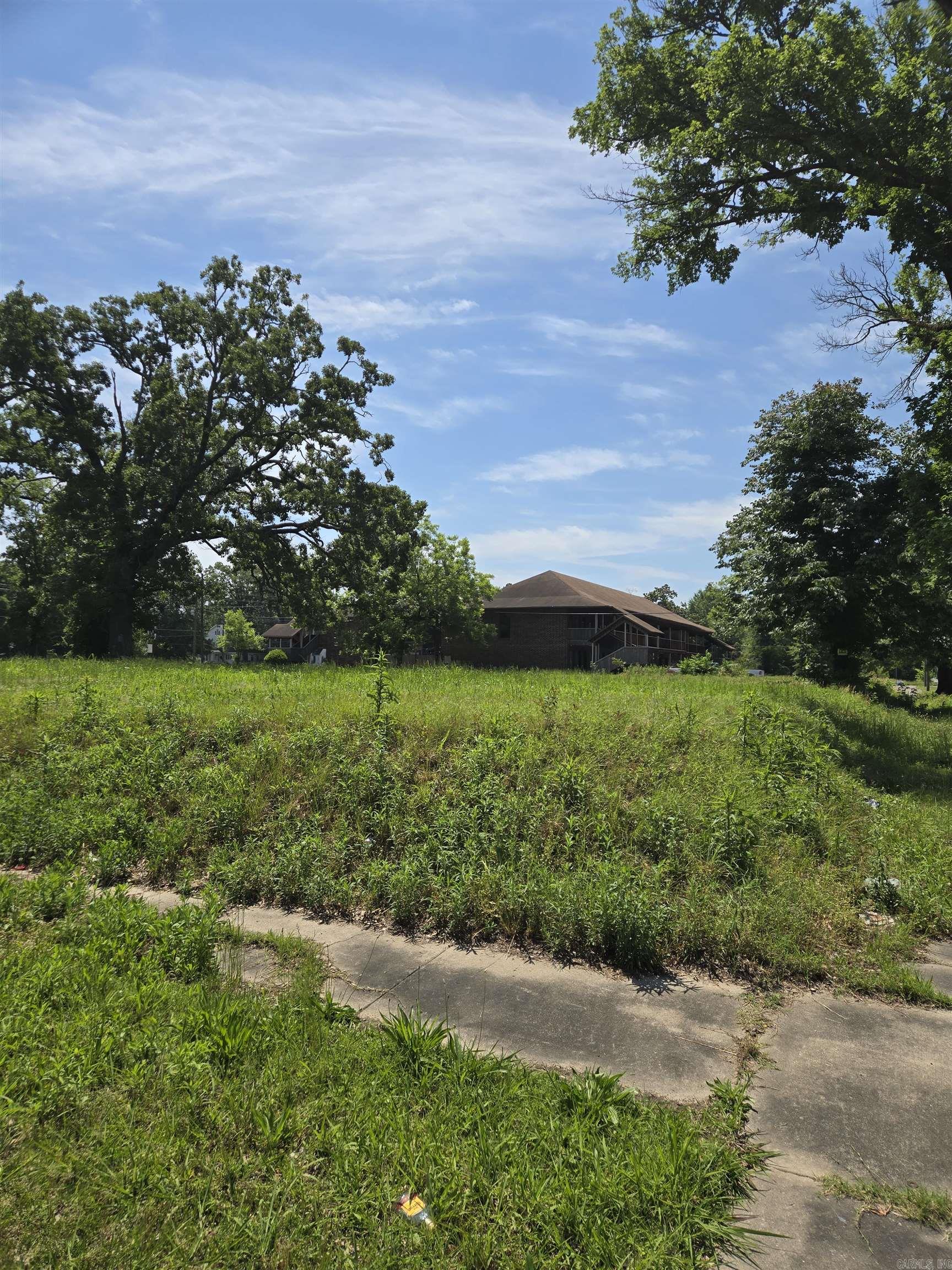 1120 W 12th Avenue Property Photo 3