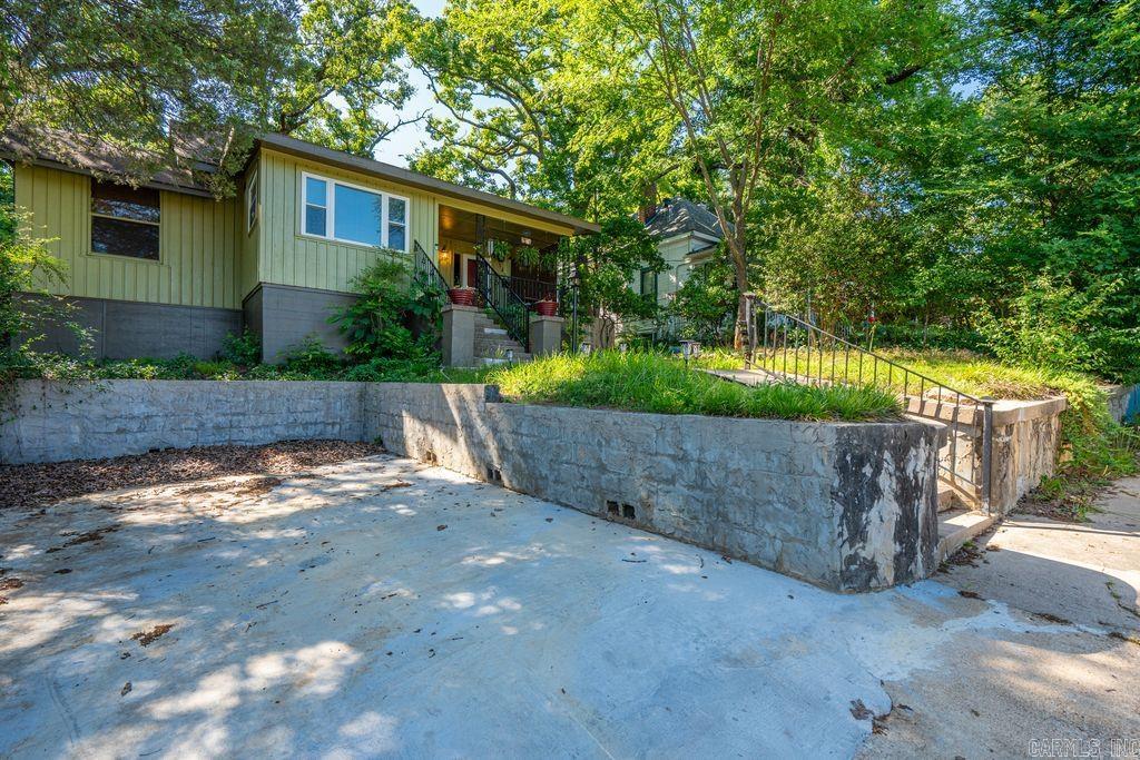 140 Parkhill St Property Photo 29