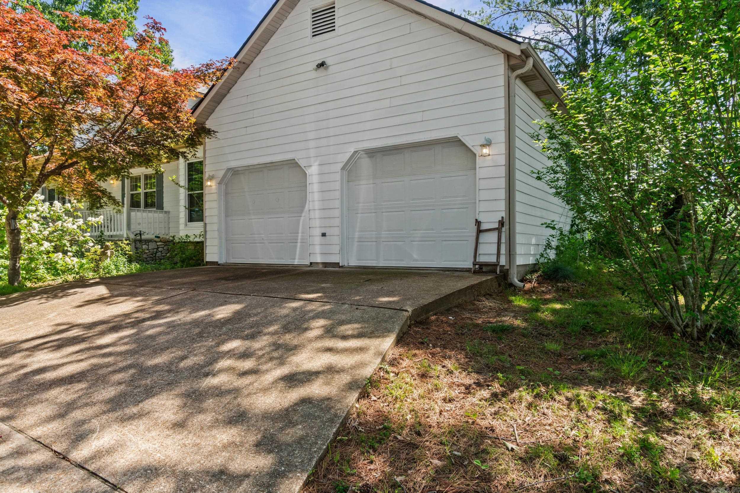 1044 Whipporwill Lane Property Photo 2