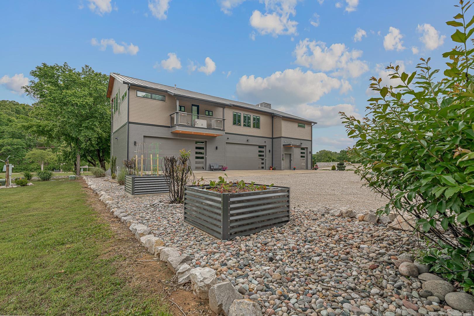 143 Supermoon Lane Property Photo 3