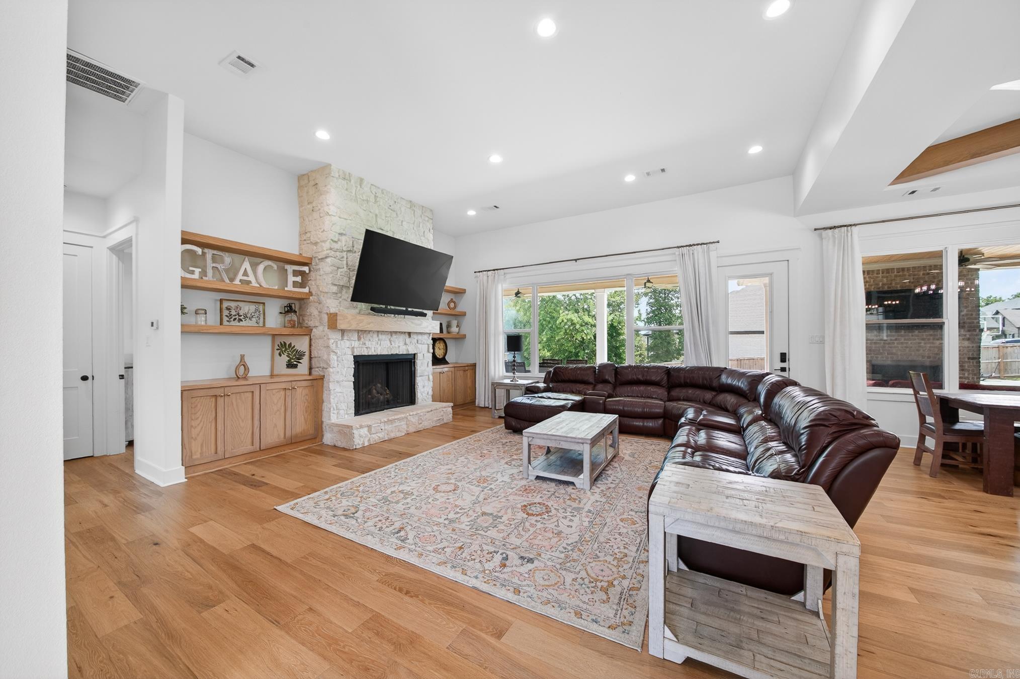 1586 Calcutta Drive Property Photo 8