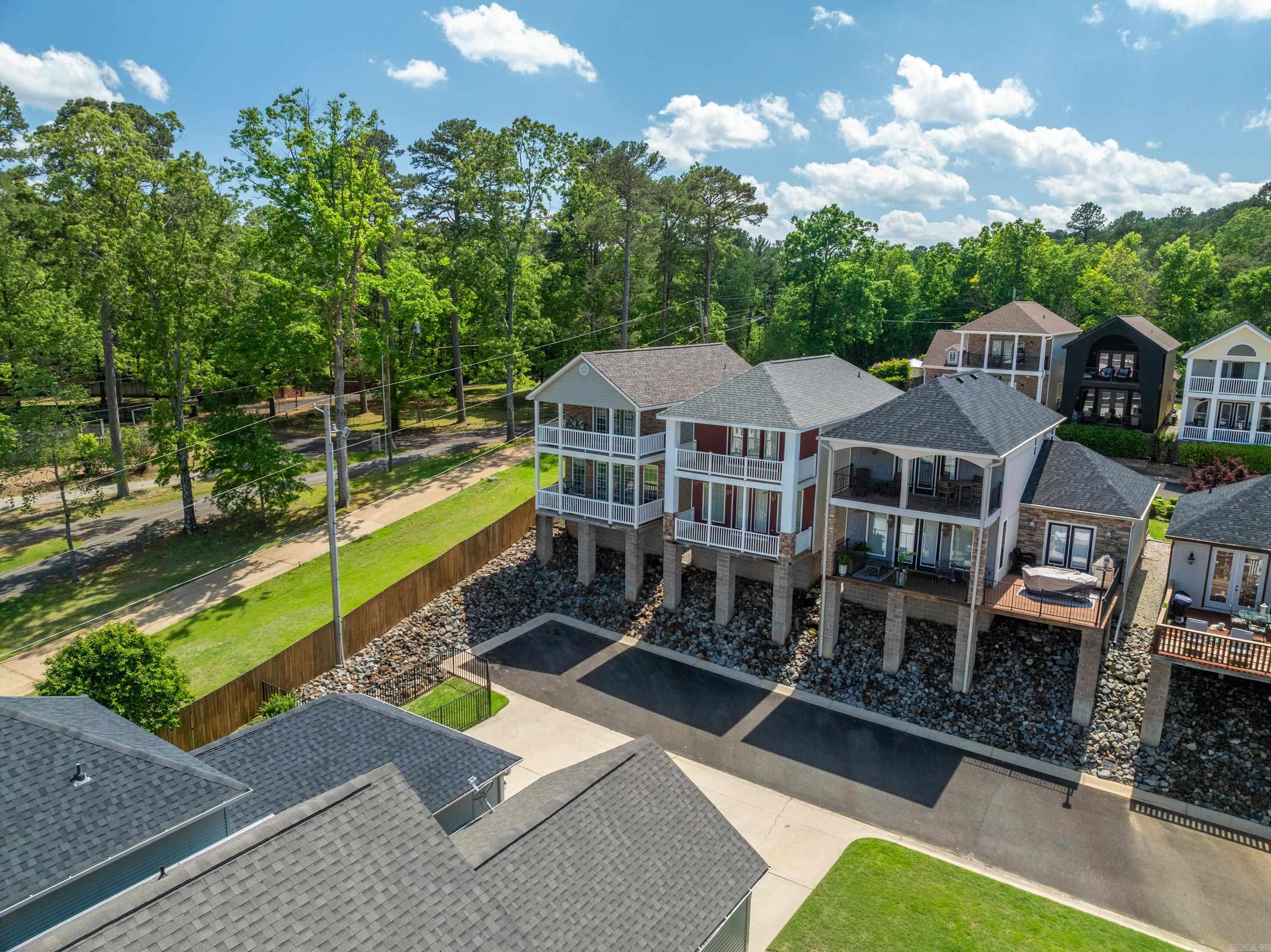 102 Eagle View Point Property Photo 6