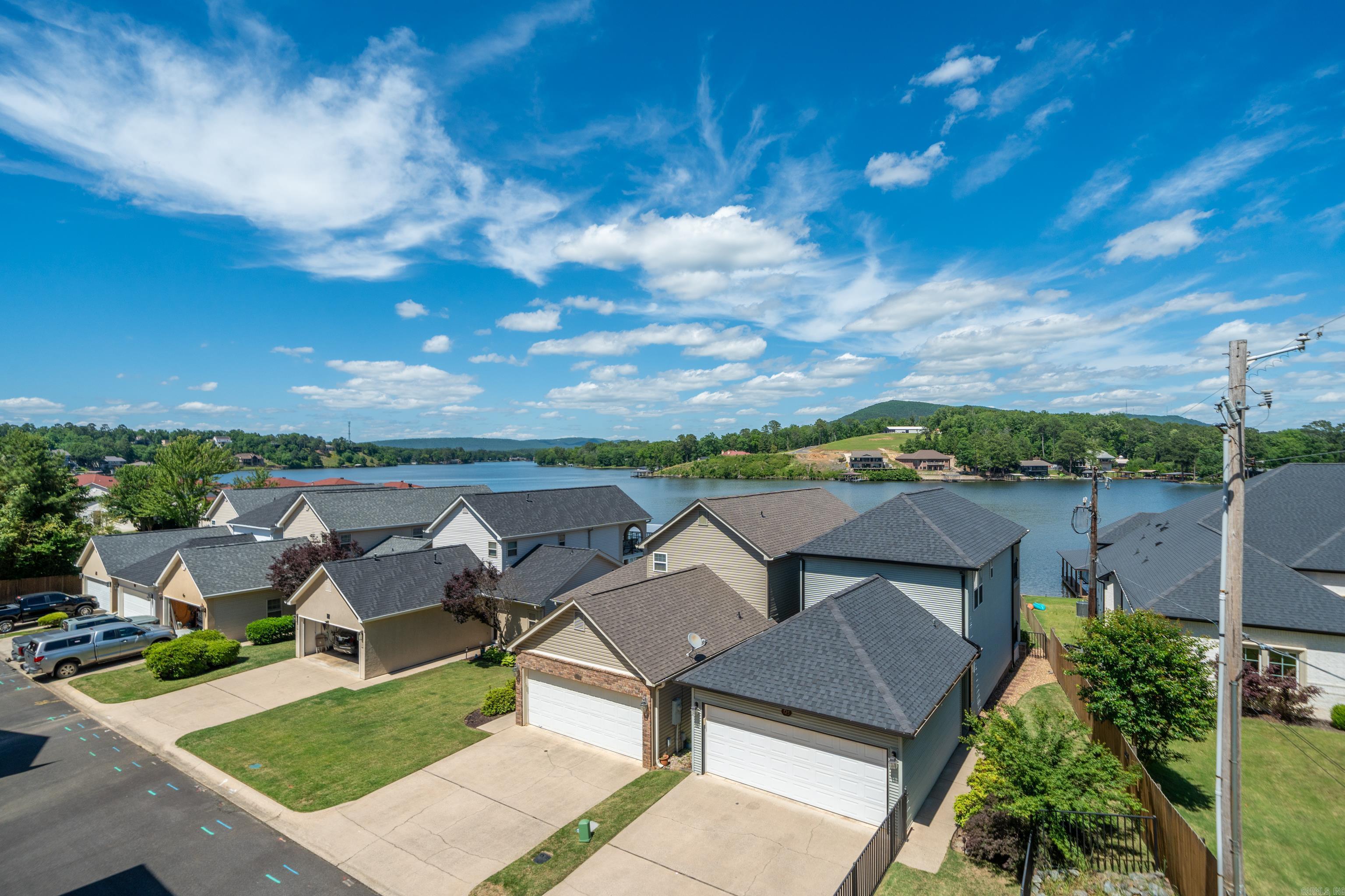 102 Eagle View Point Property Photo 8