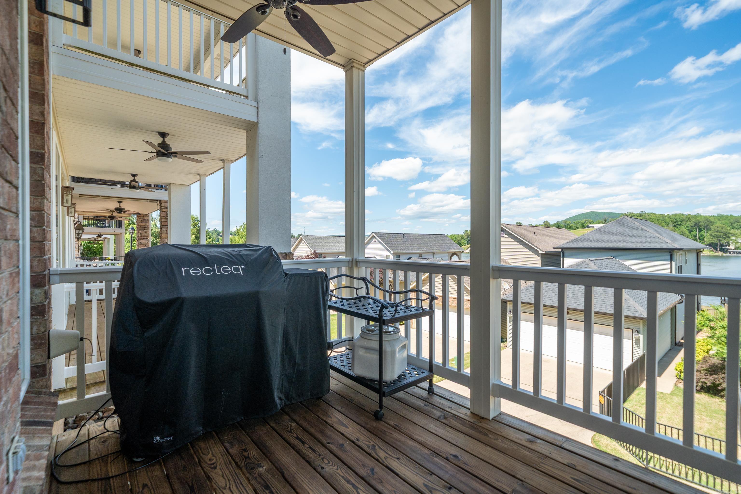 102 Eagle View Point Property Photo 45