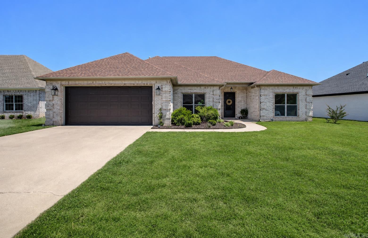15 River Cliff Drive Property Photo 1