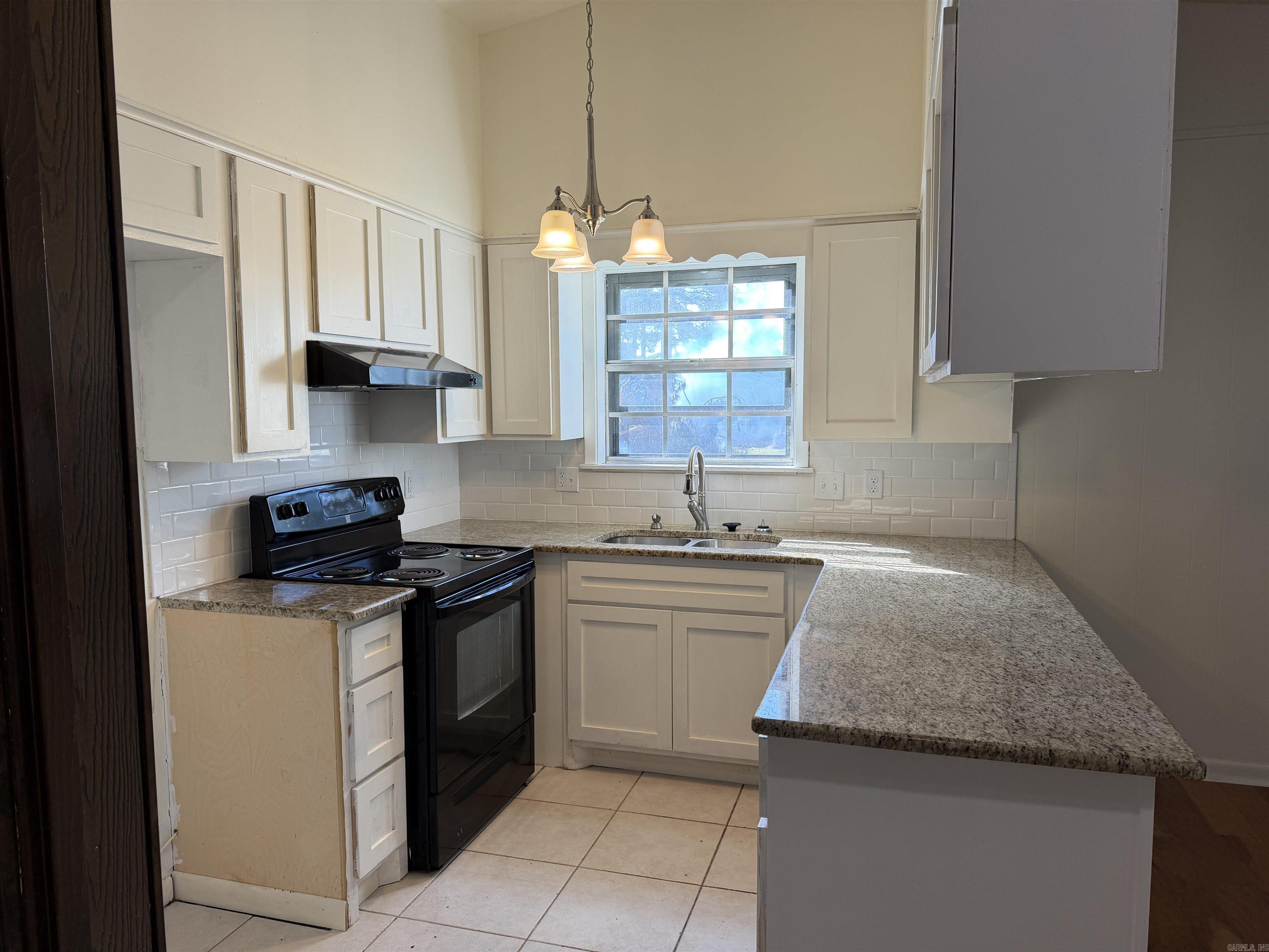 86 Lexington Property Photo 2
