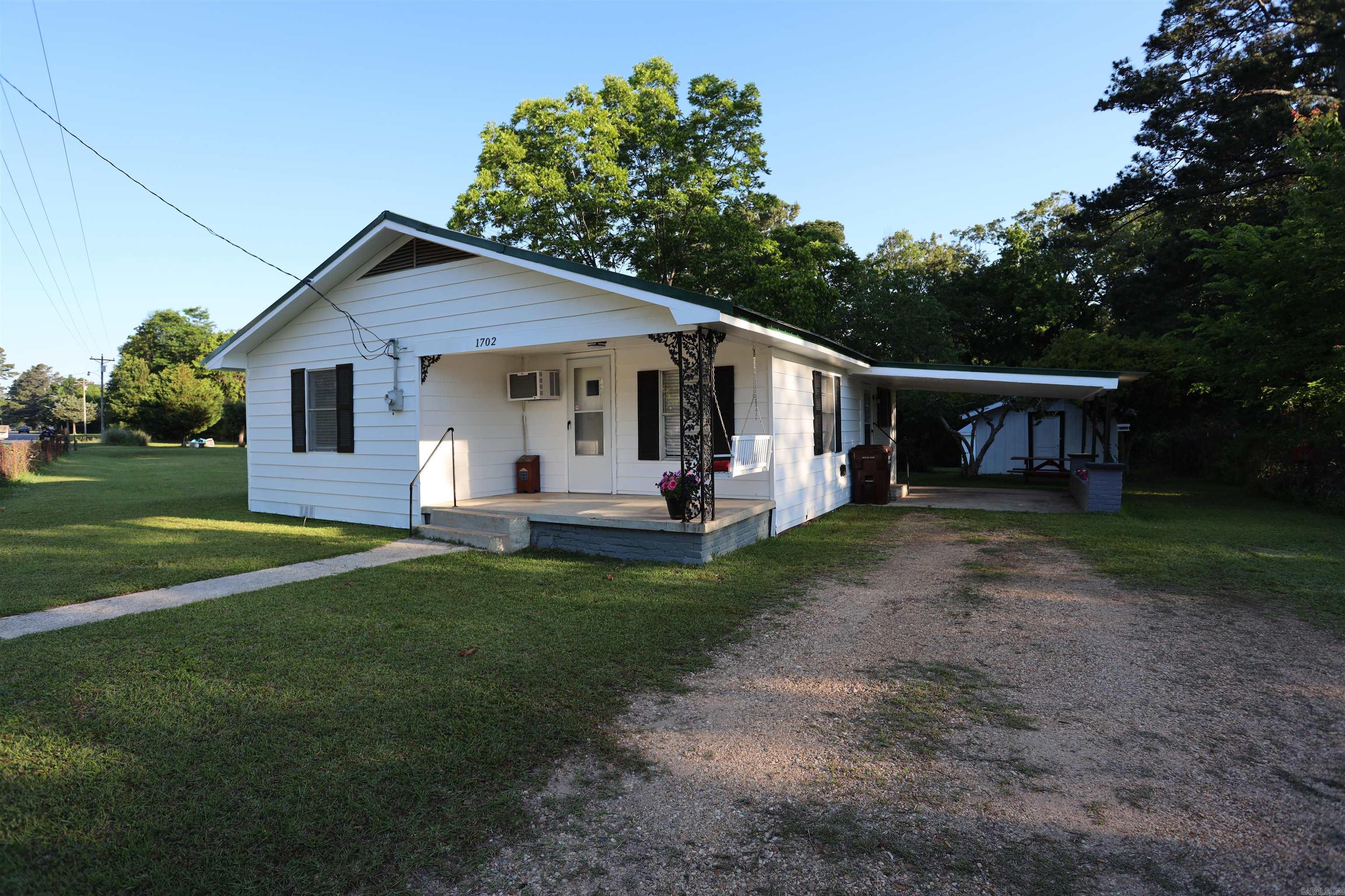 1702 W Pine Property Photo 1