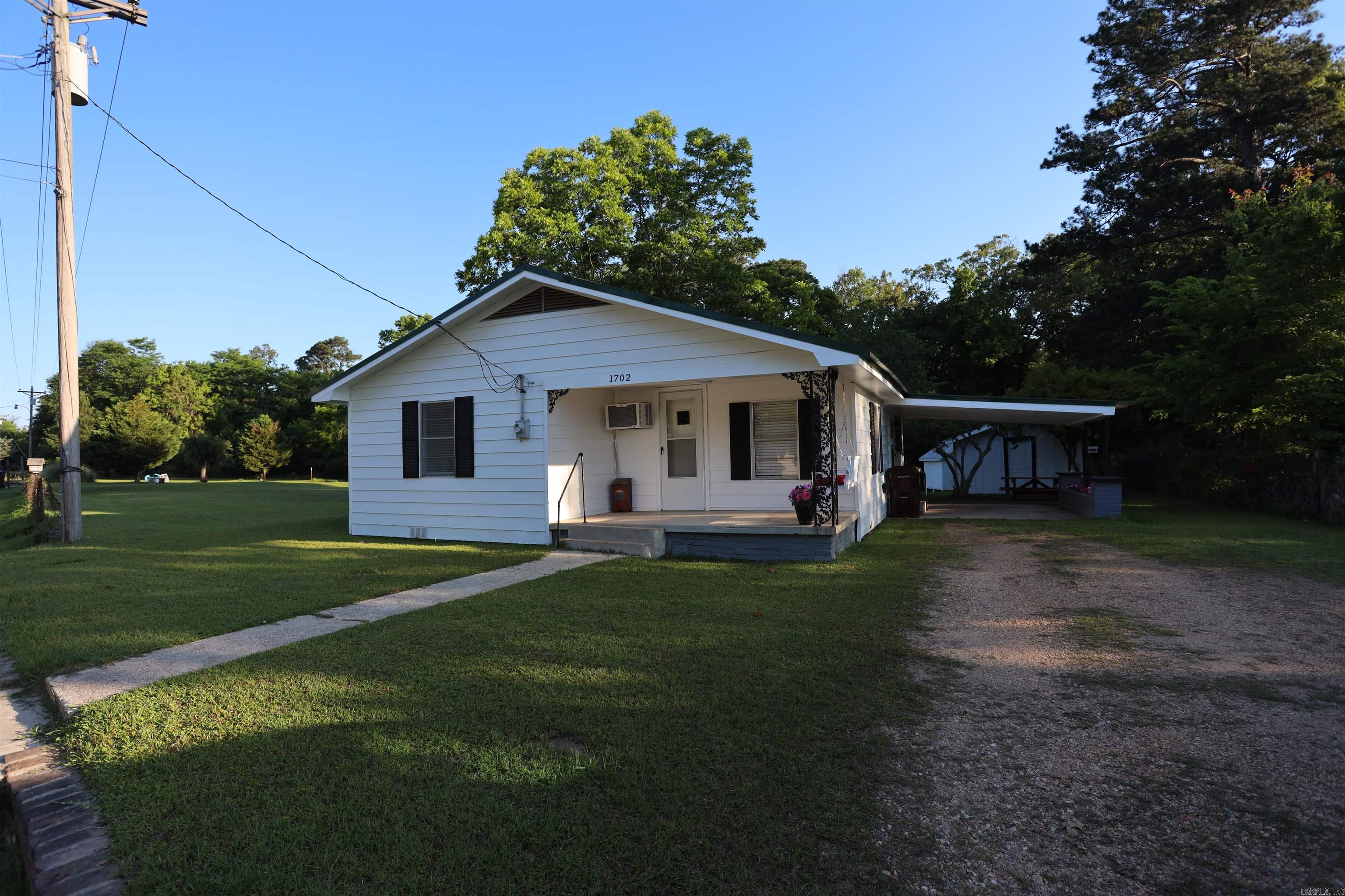 1702 W Pine Property Photo 2