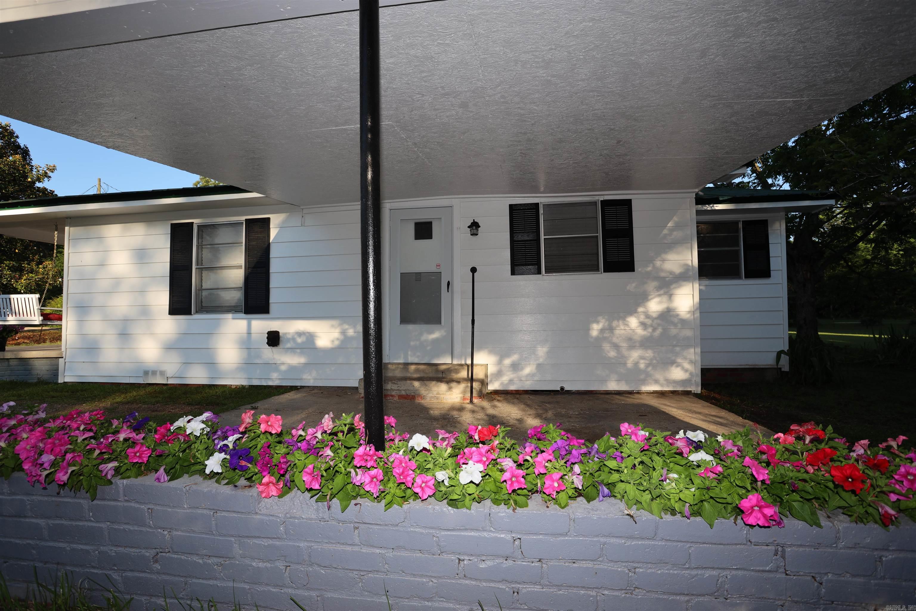 1702 W Pine Property Photo 4