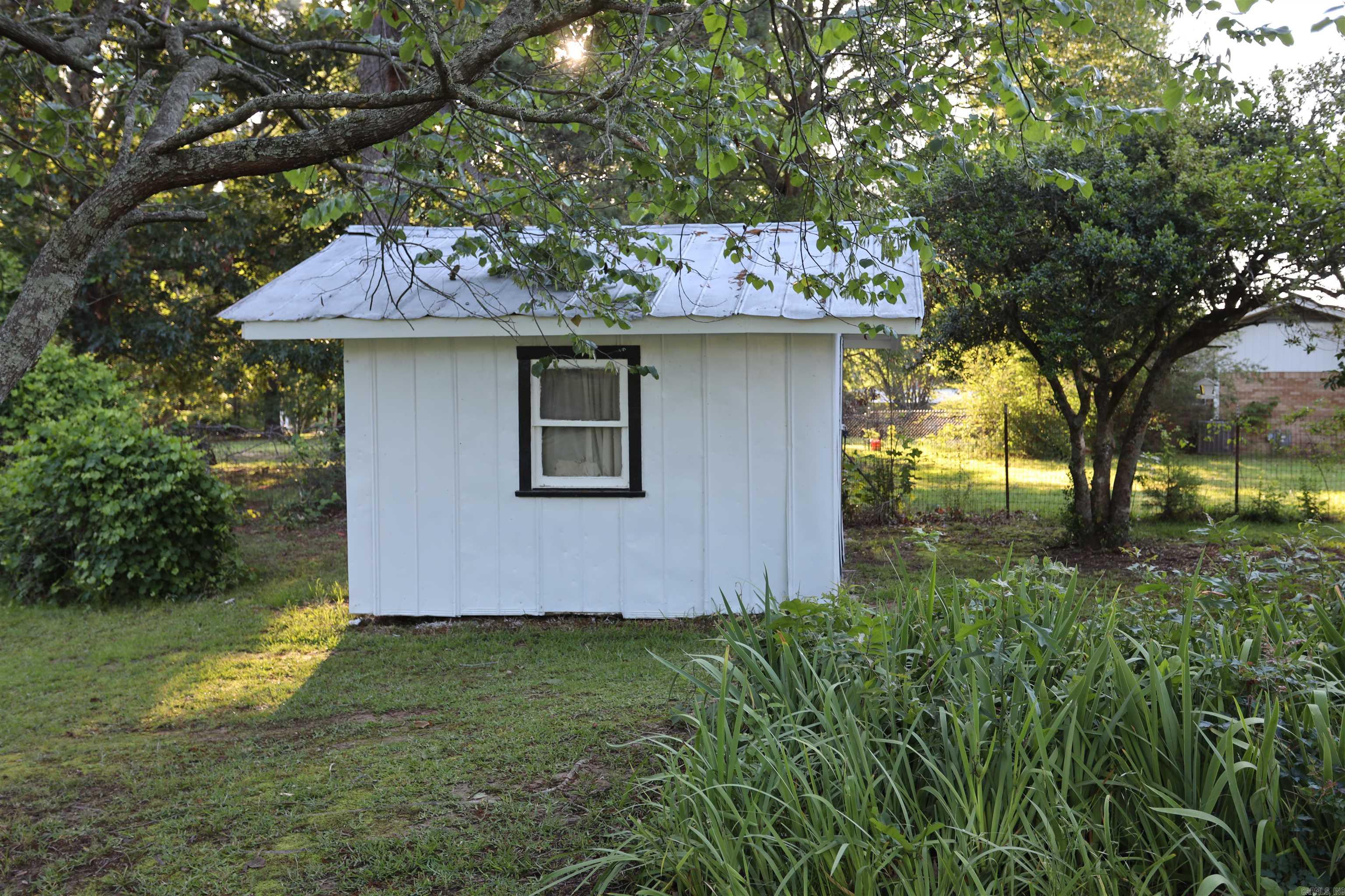 1702 W Pine Property Photo 7