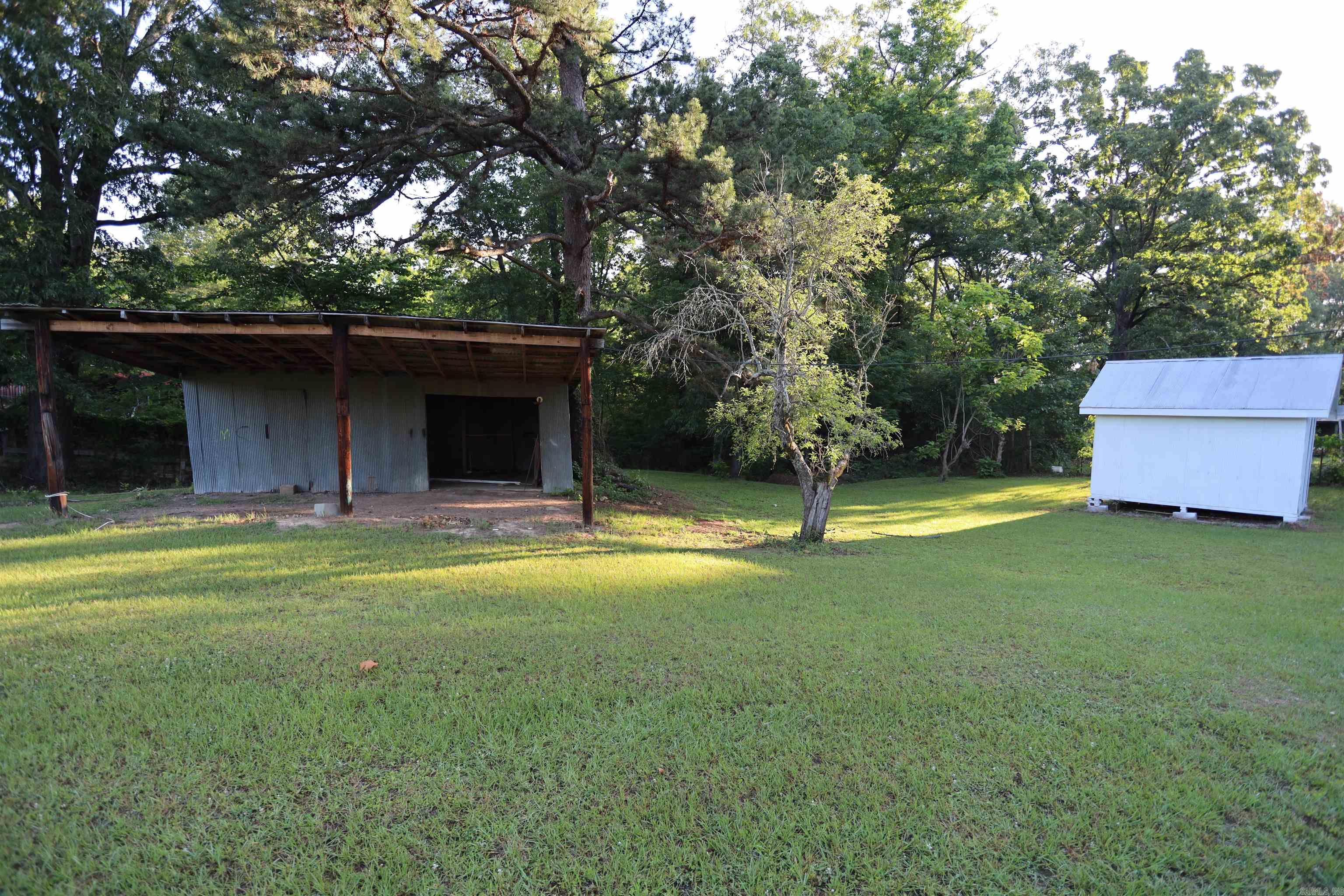 1702 W Pine Property Photo 9